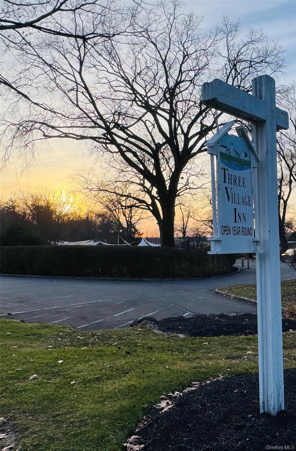 8 Old Wood Road, Stony Brook, NY 11790