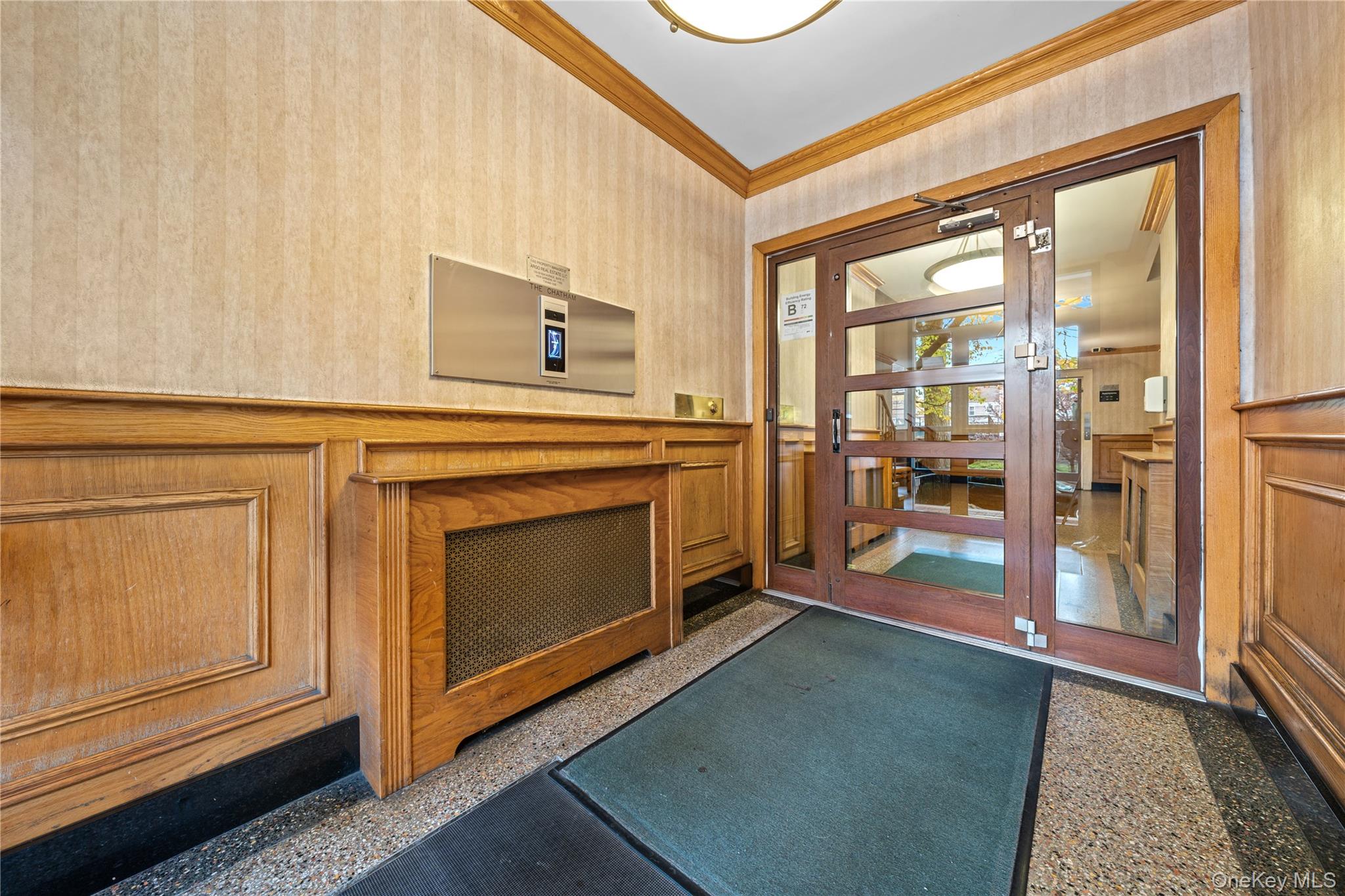 140-18 burden crescent # 305, Briarwood, NY 11435