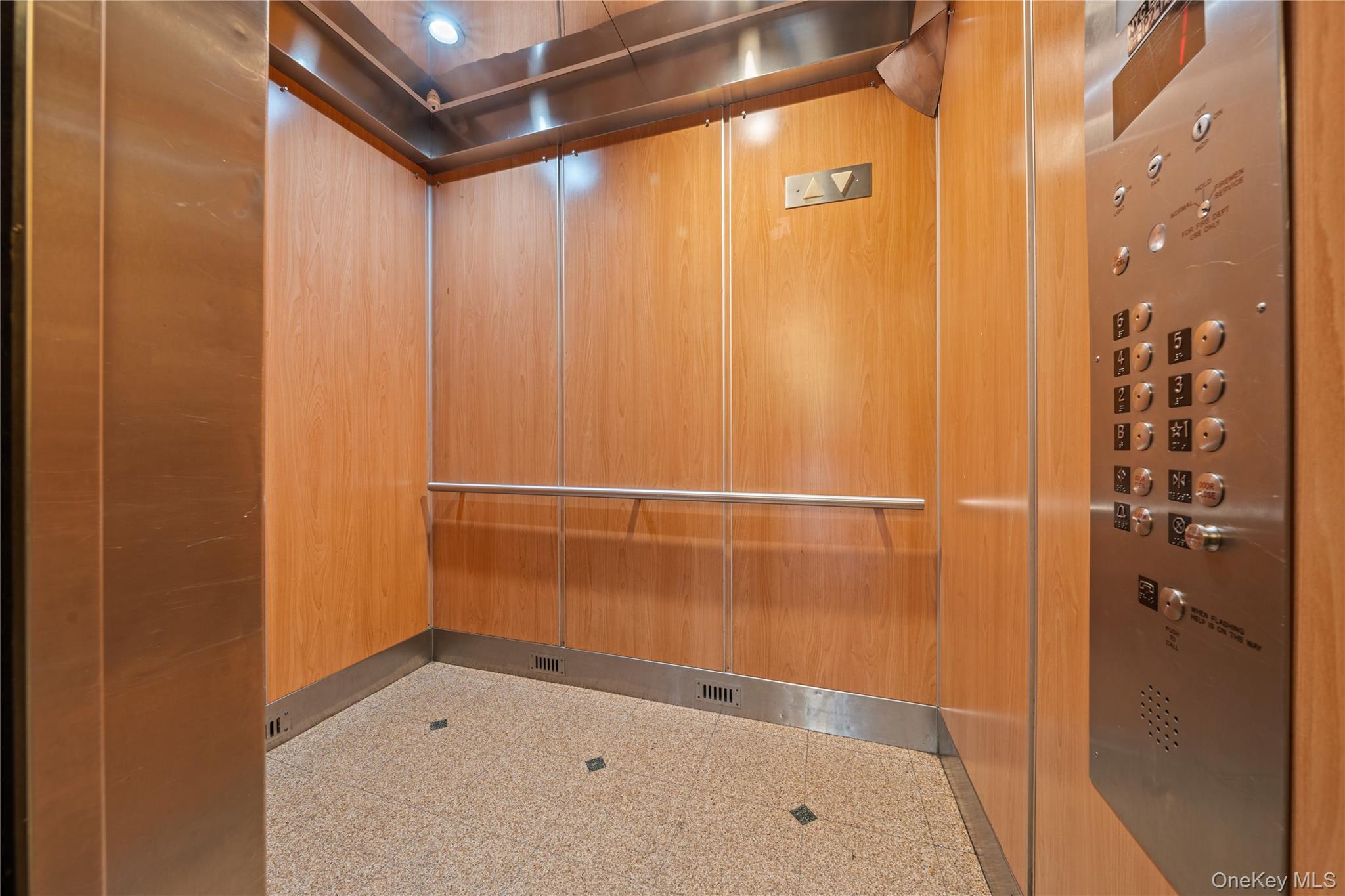 140-18 burden crescent # 305, Briarwood, NY 11435