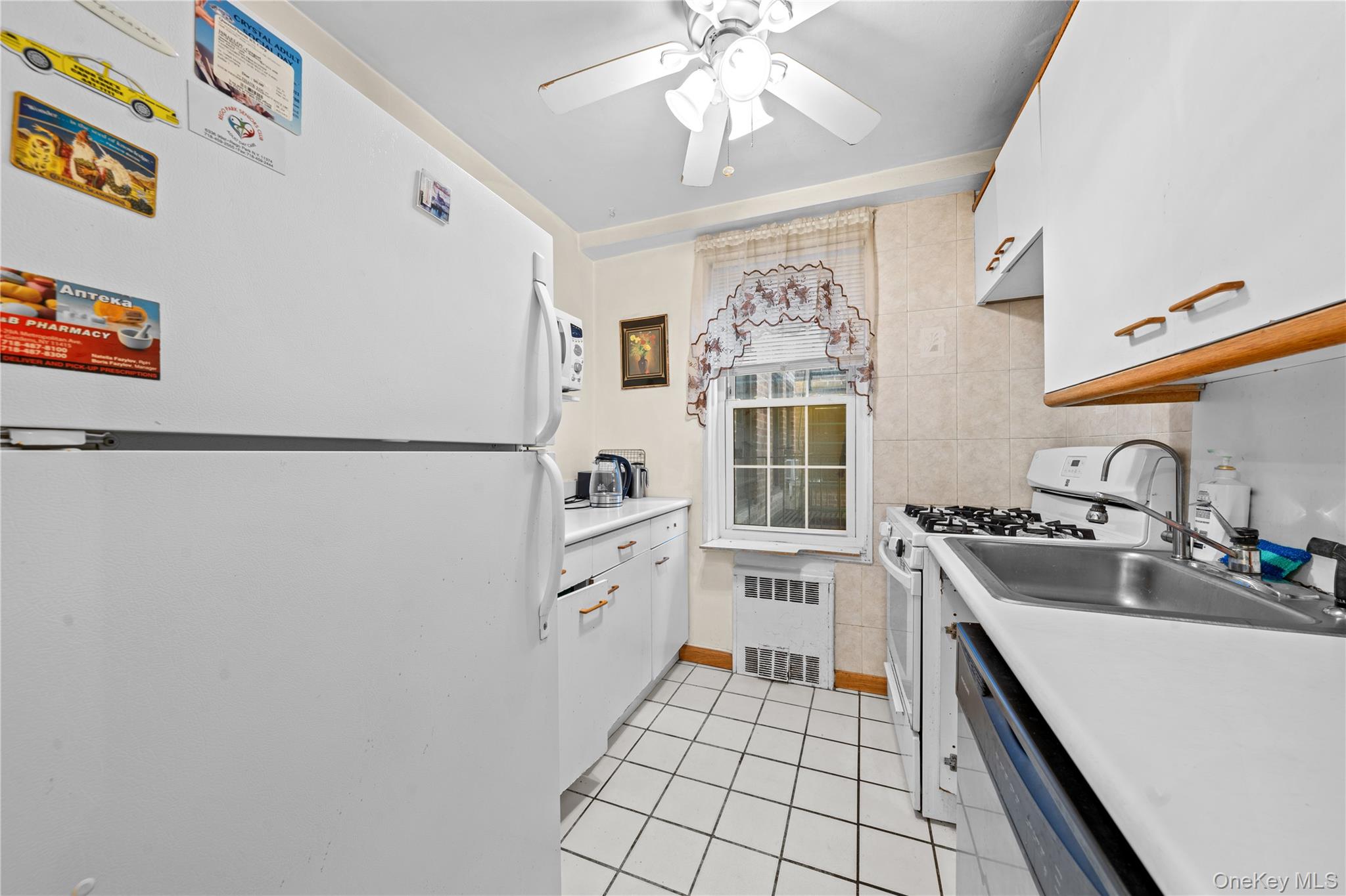 140-18 burden crescent # 305, Briarwood, NY 11435