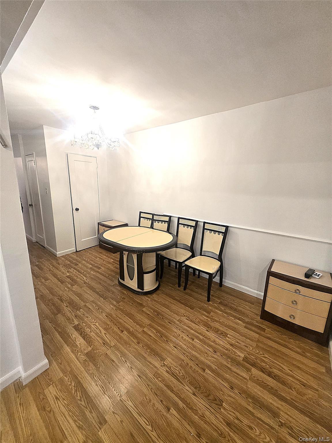 140-18 burden crescent # 305, Briarwood, NY 11435