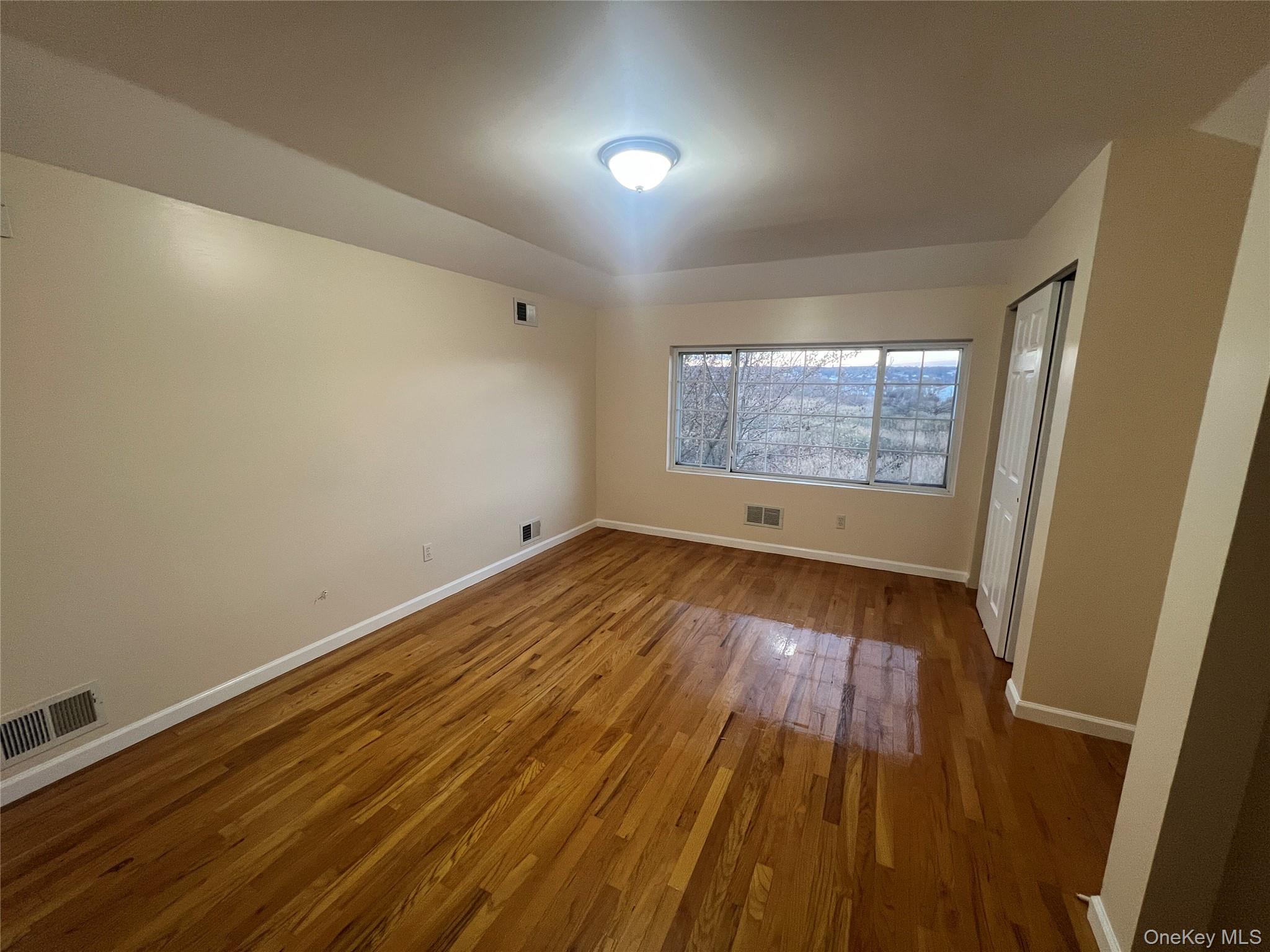 45 Iona Street, Staten Island, NY 10305