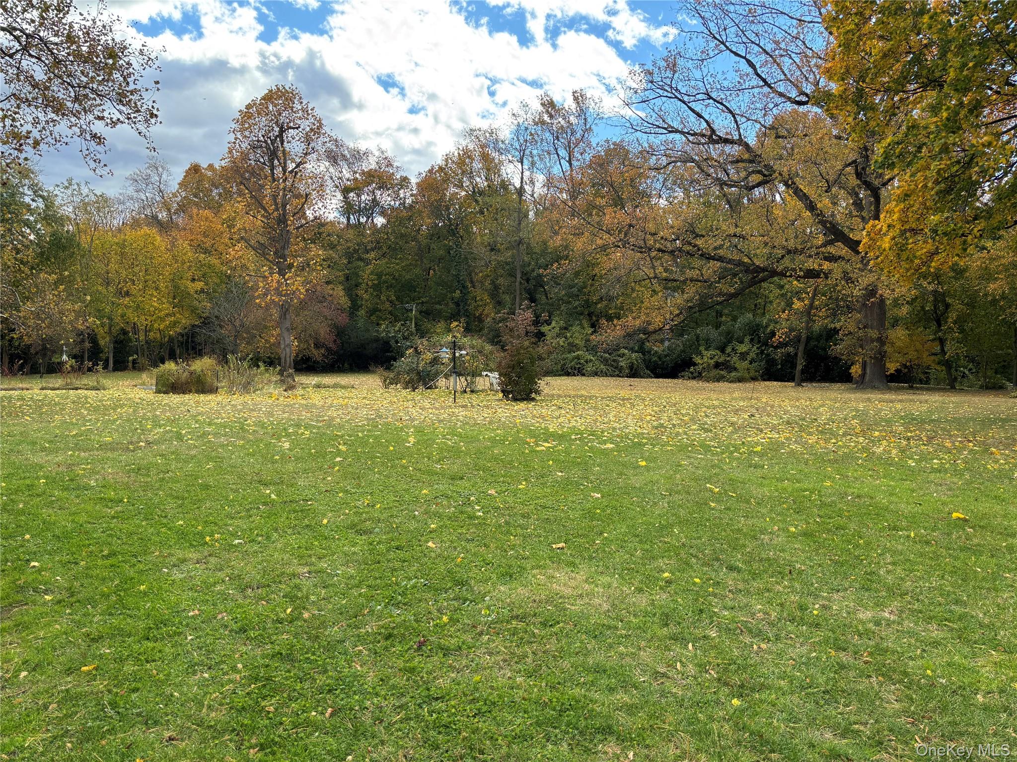 18 LIGHTHOUSE Road, Great Neck, NY 11024