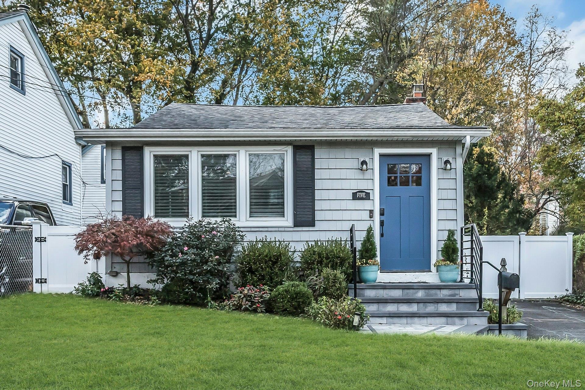 5 Cody Avenue, Glen Head, NY 11545