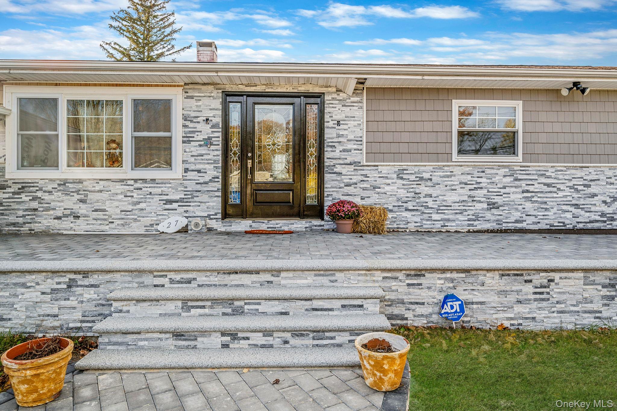 27 Kenwood Drive, Bohemia, NY 11716