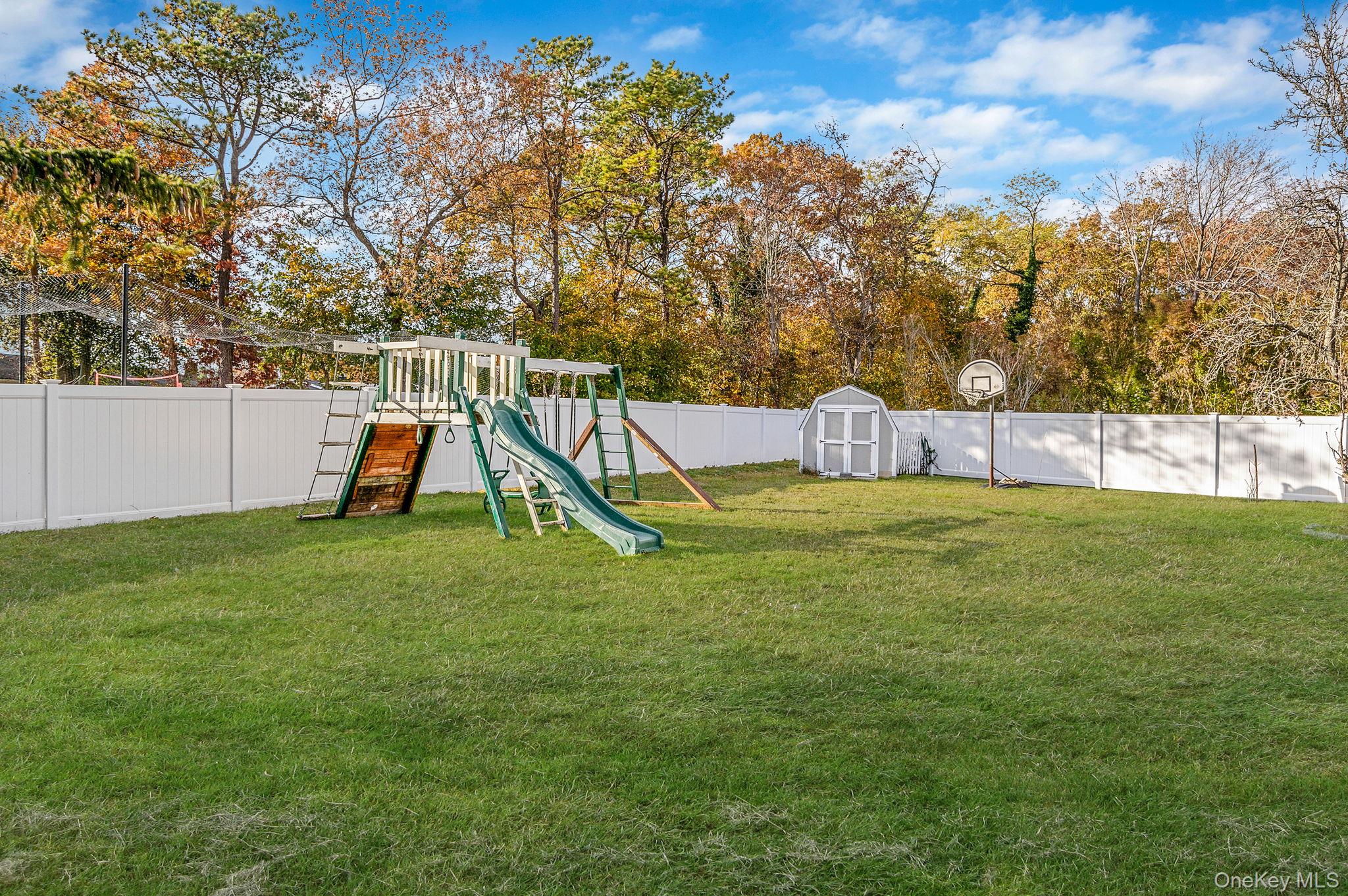 27 Kenwood Drive, Bohemia, NY 11716