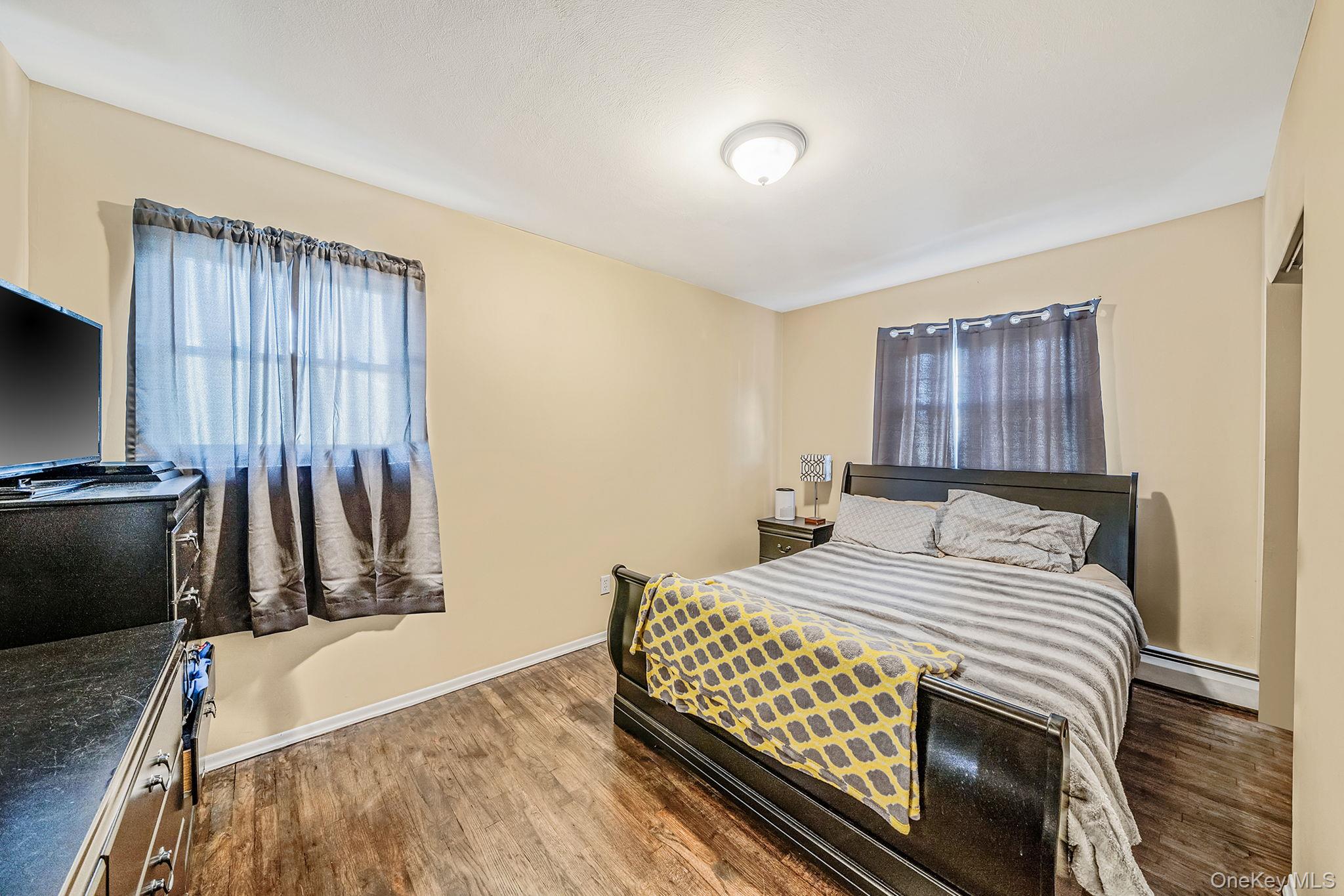 27 Kenwood Drive, Bohemia, NY 11716