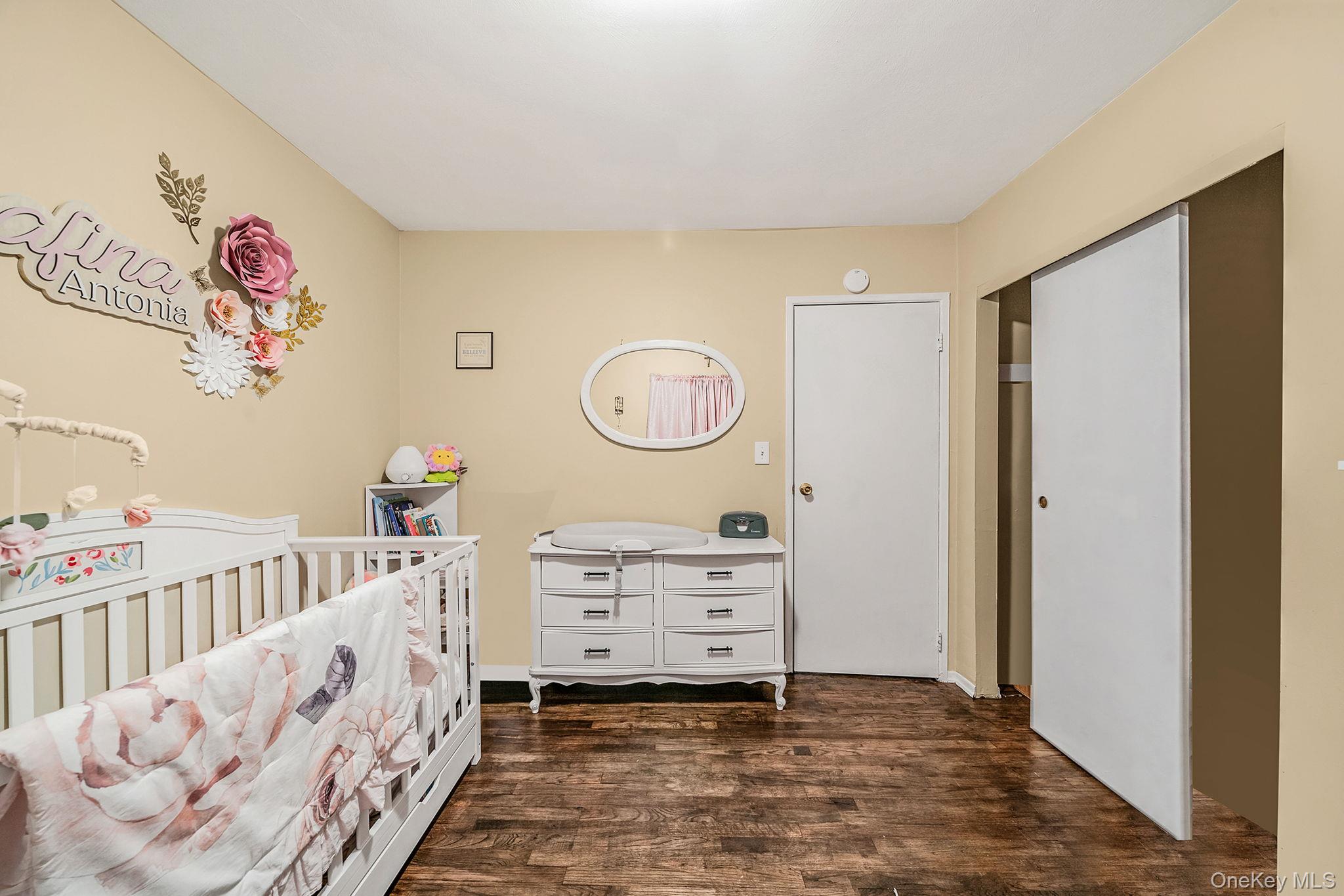 27 Kenwood Drive, Bohemia, NY 11716