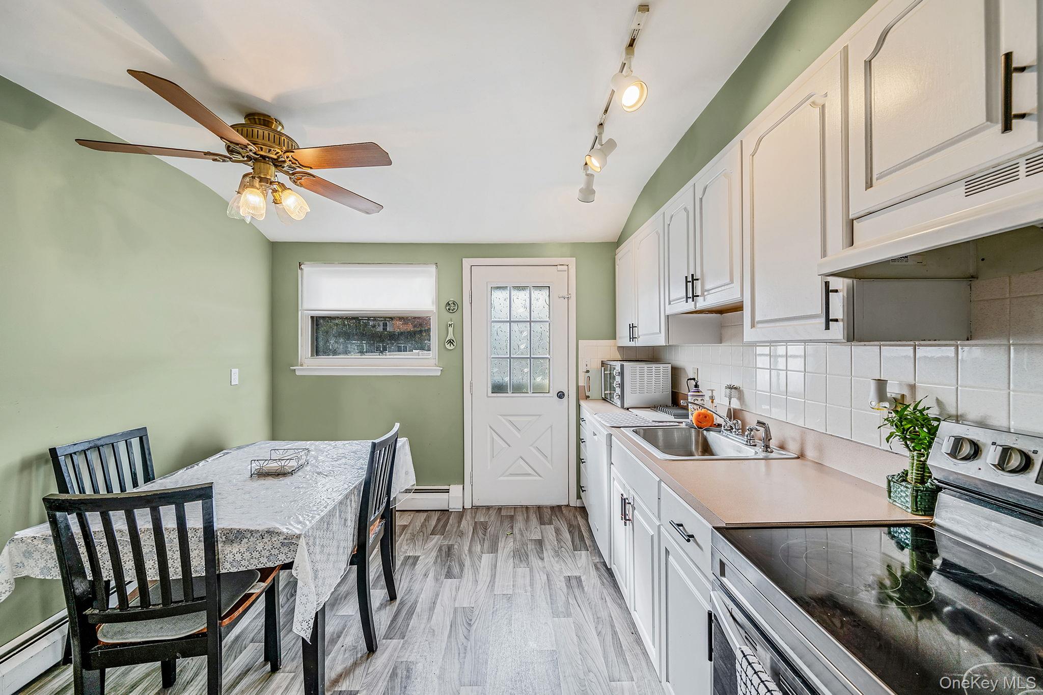 27 Kenwood Drive, Bohemia, NY 11716