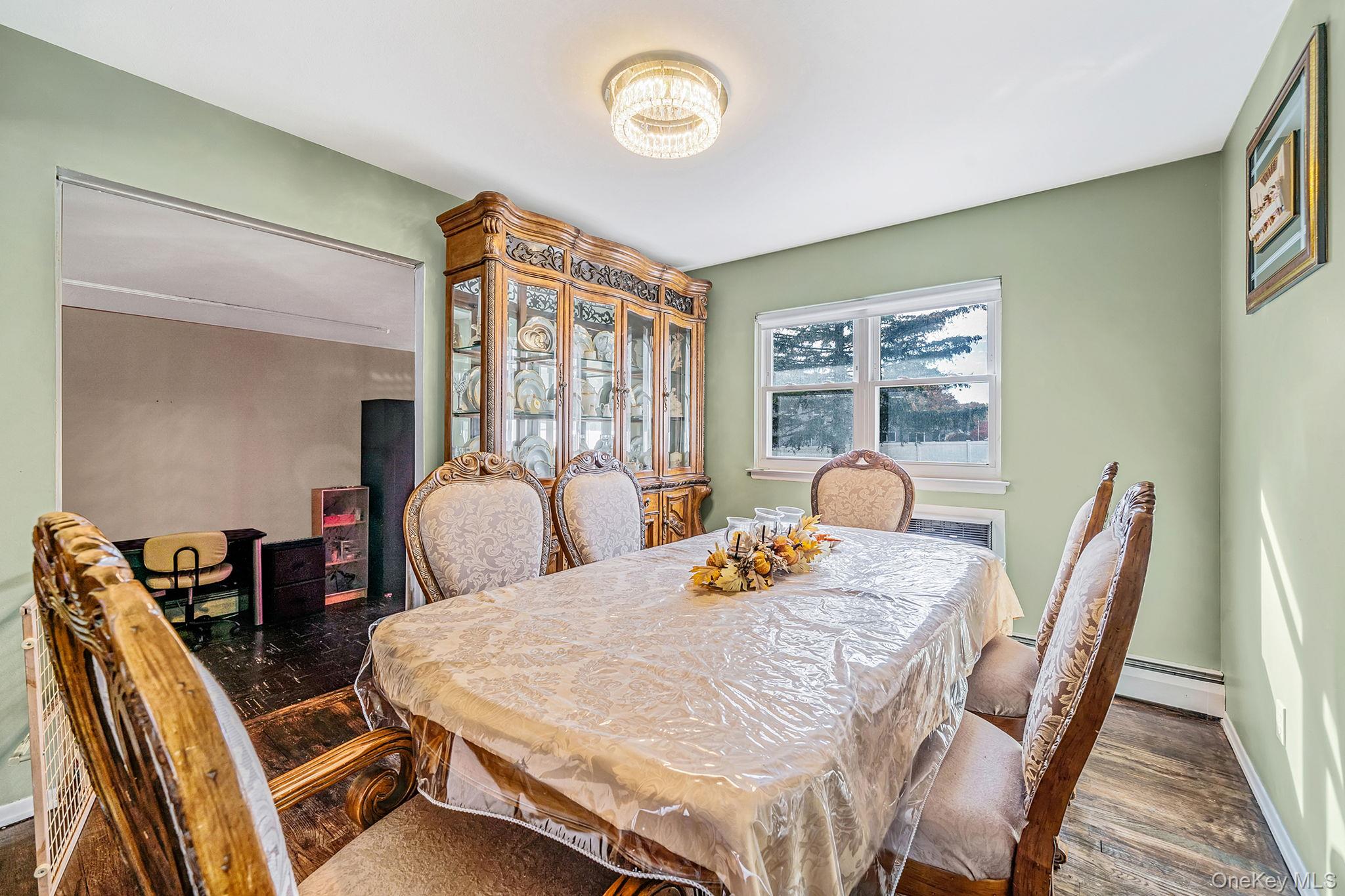 27 Kenwood Drive, Bohemia, NY 11716