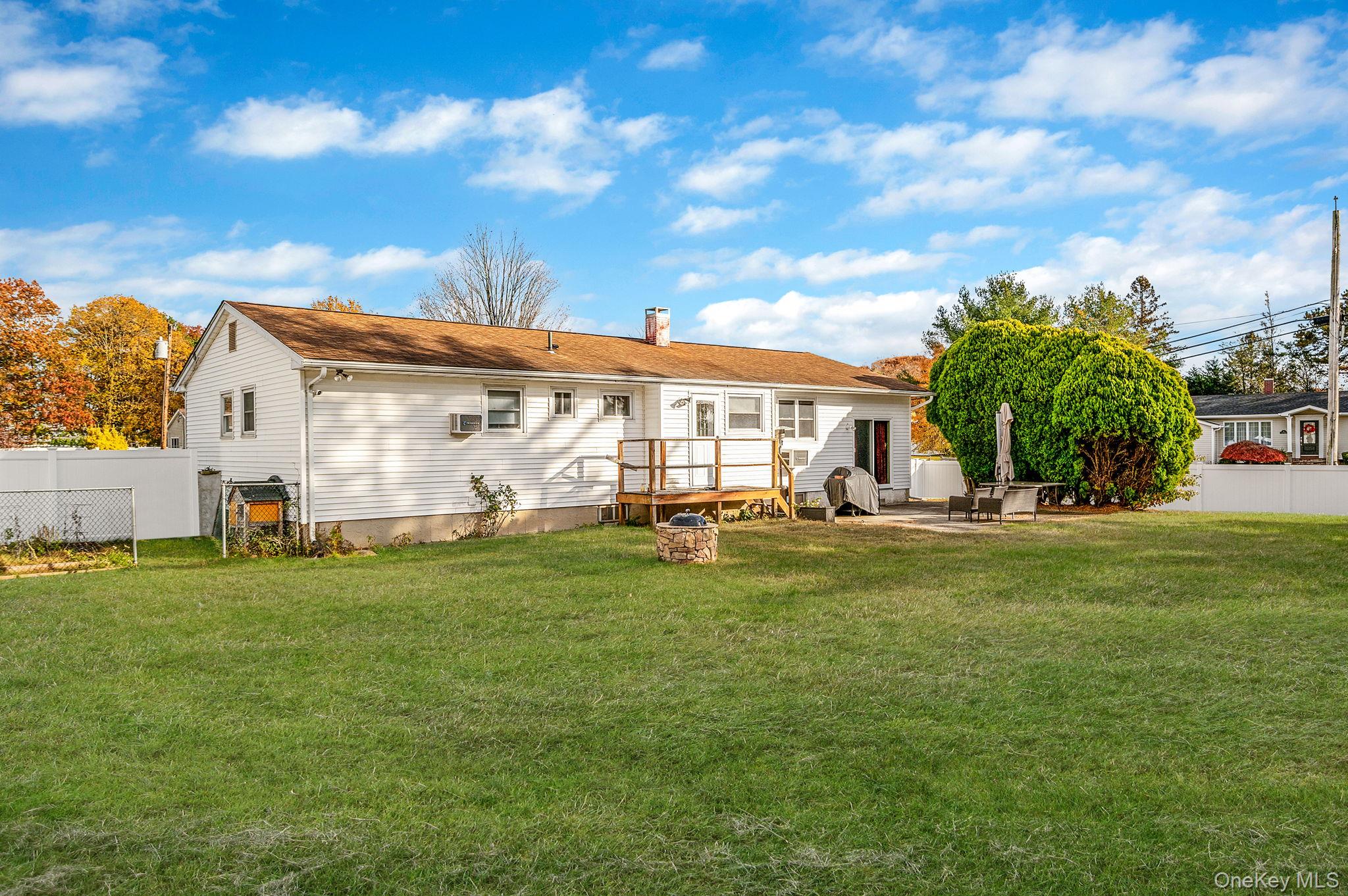 27 Kenwood Drive, Bohemia, NY 11716