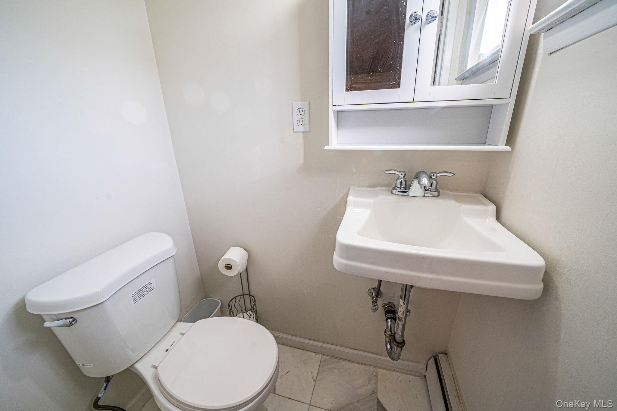 27 Kenwood Drive, Bohemia, NY 11716