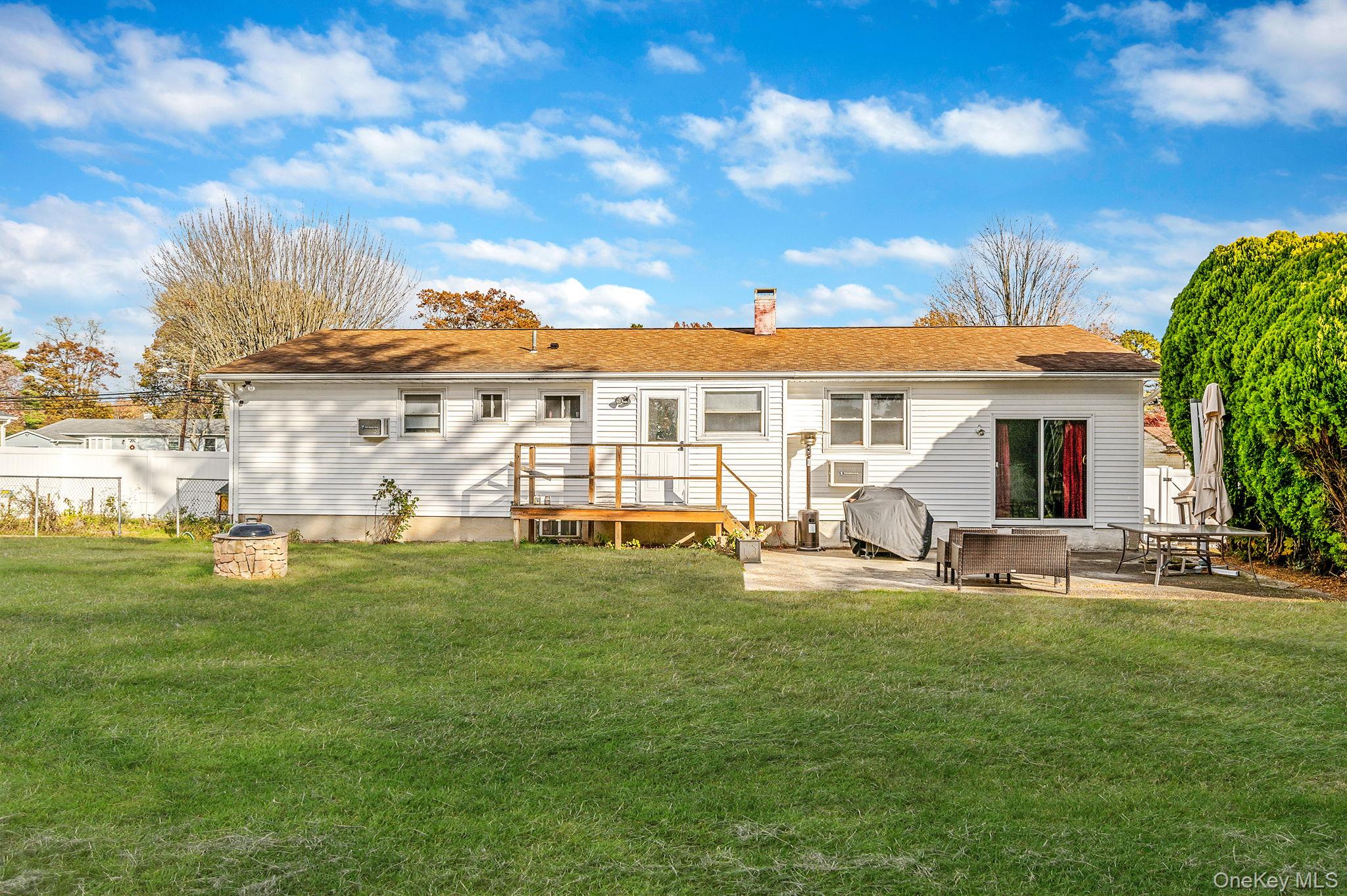 27 Kenwood Drive, Bohemia, NY 11716