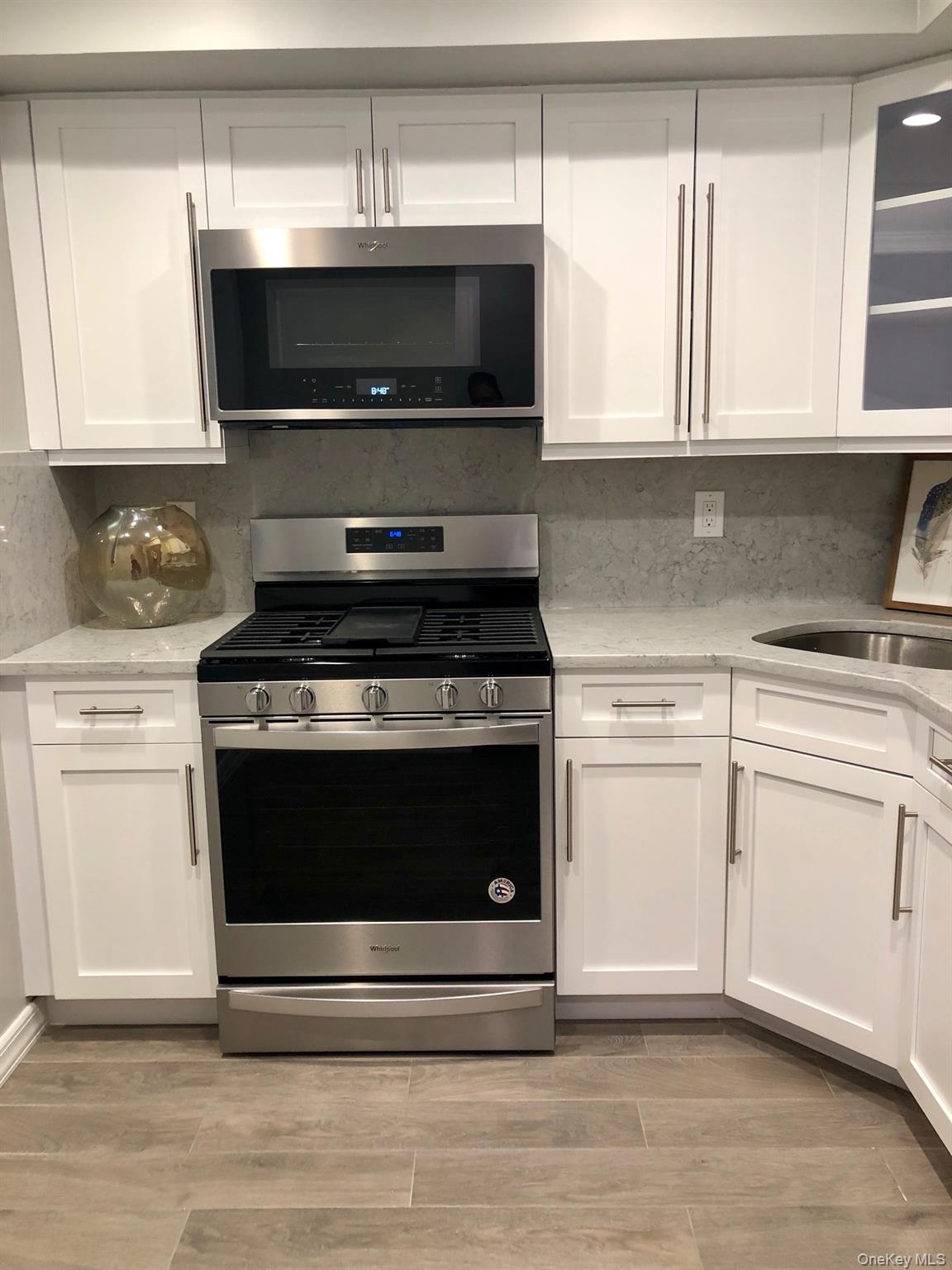 10 Westwood Drive # 41, Westbury, NY 11590