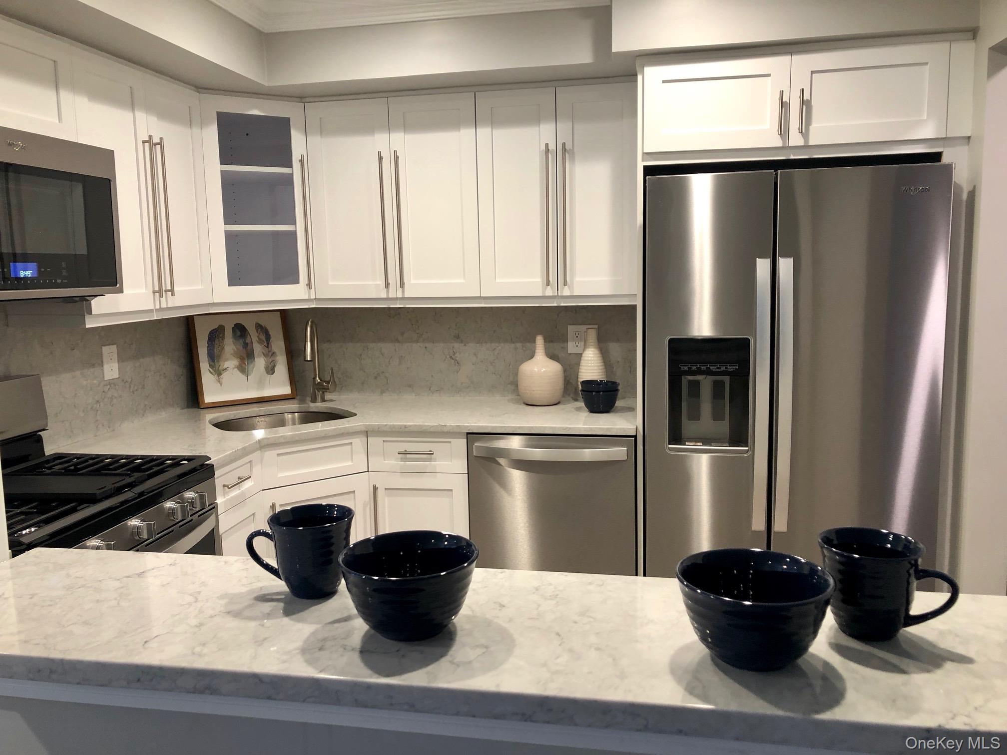 10 Westwood Drive # 41, Westbury, NY 11590