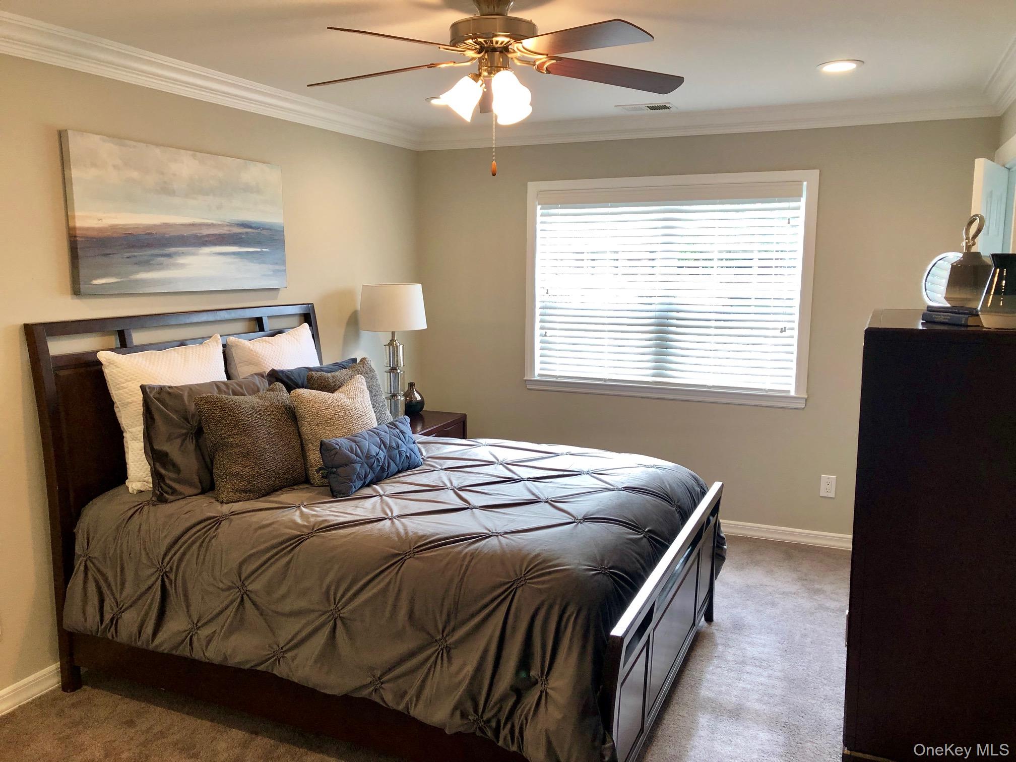 10 Westwood Drive # 41, Westbury, NY 11590