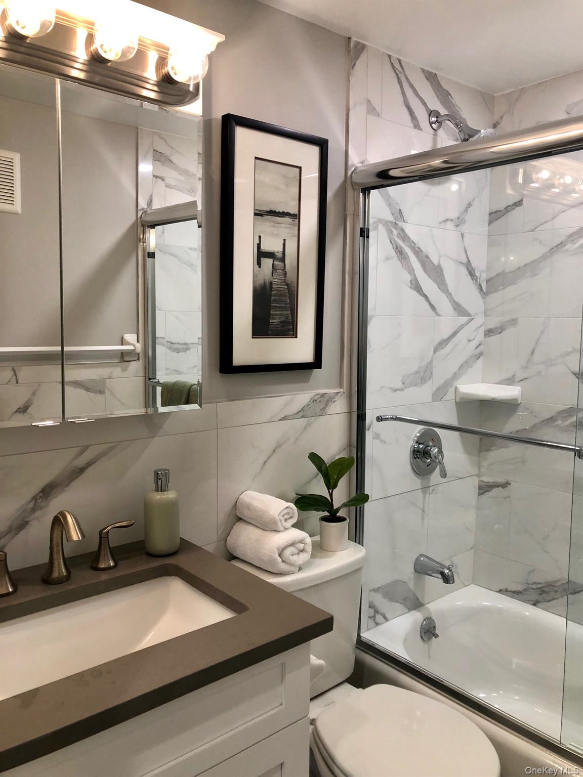 10 Westwood Drive # 41, Westbury, NY 11590