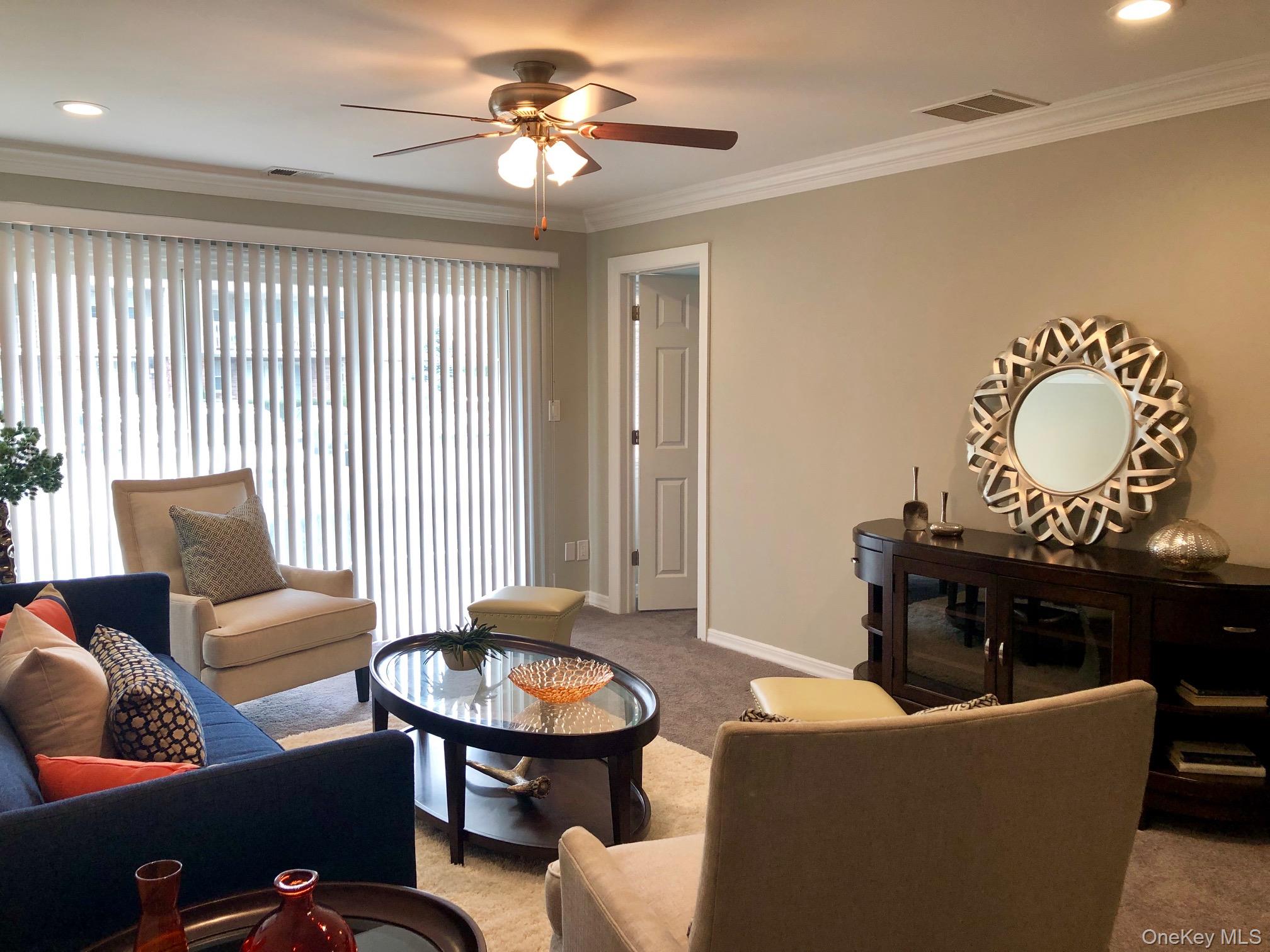 10 Westwood Drive # 41, Westbury, NY 11590