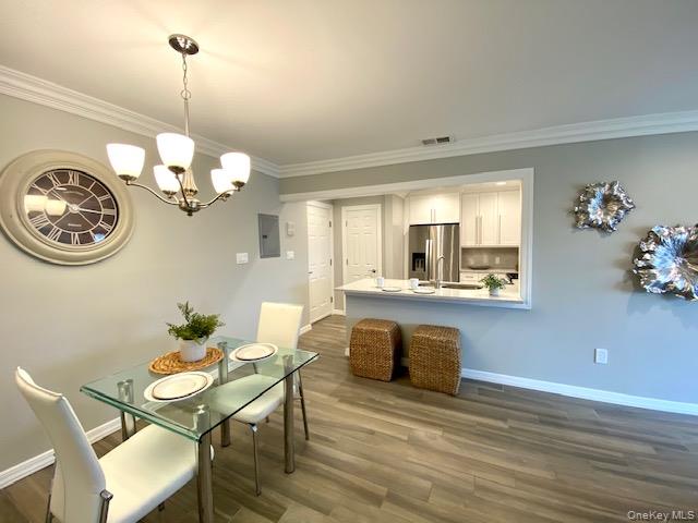 25 Westwood Drive # 15, Westbury, NY 11590