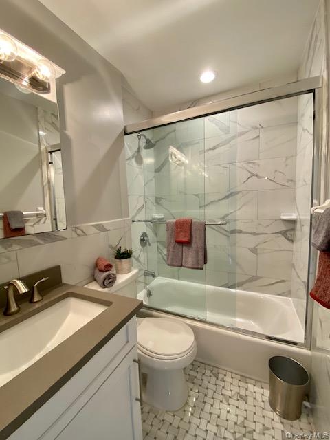 30 Westwood Drive # 56, Westbury, NY 11590