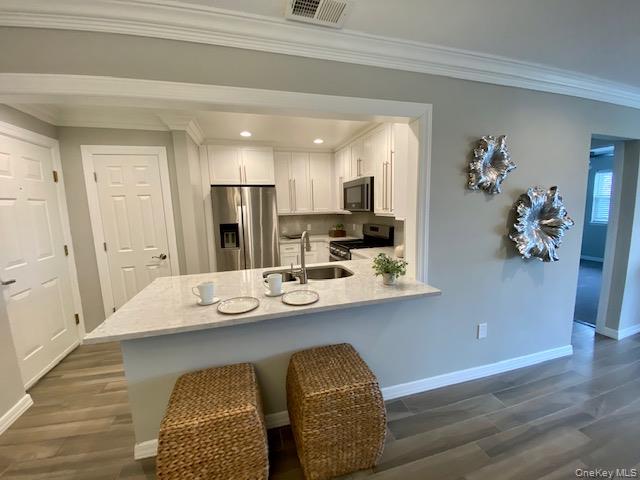 30 Westwood Drive # 56, Westbury, NY 11590