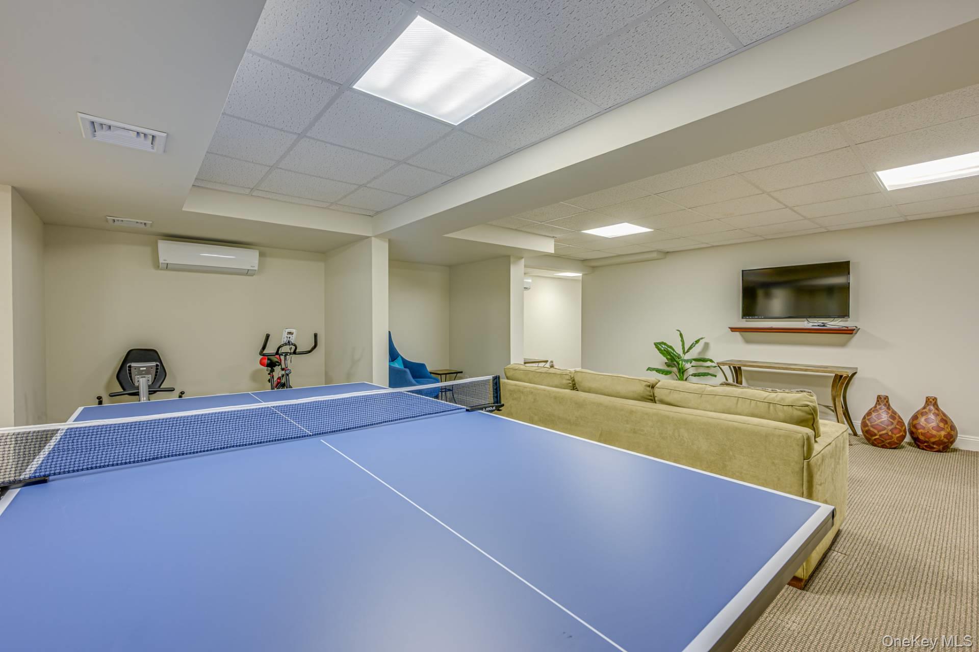 12 Arbutus Road, Quogue, NY 11959