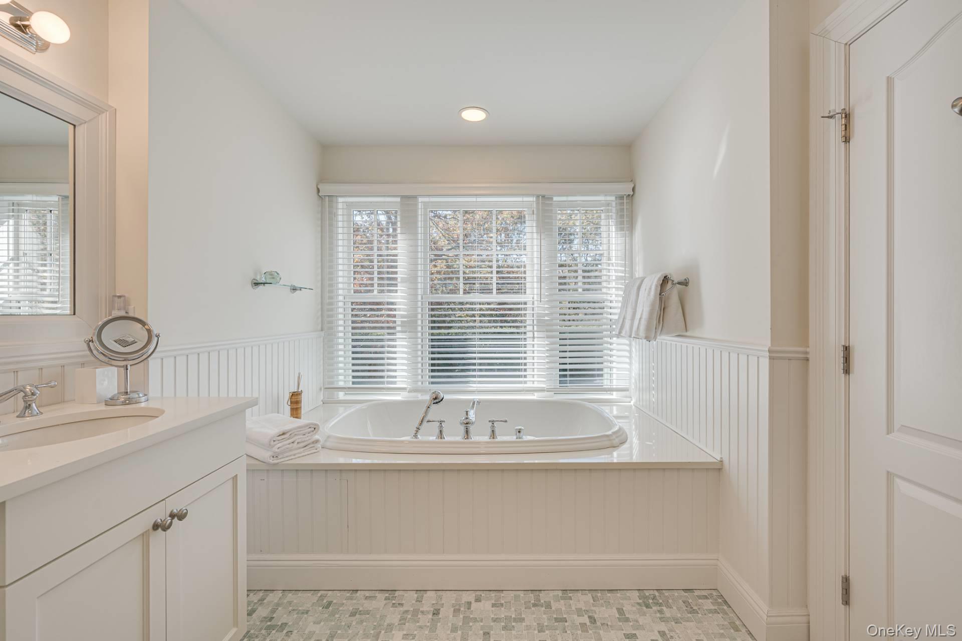 12 Arbutus Road, Quogue, NY 11959