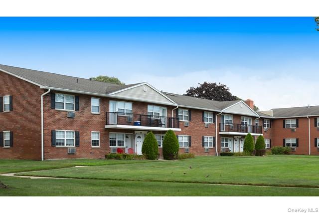 49 OLD OAK Lane # 49C, Levittown, NY 11756