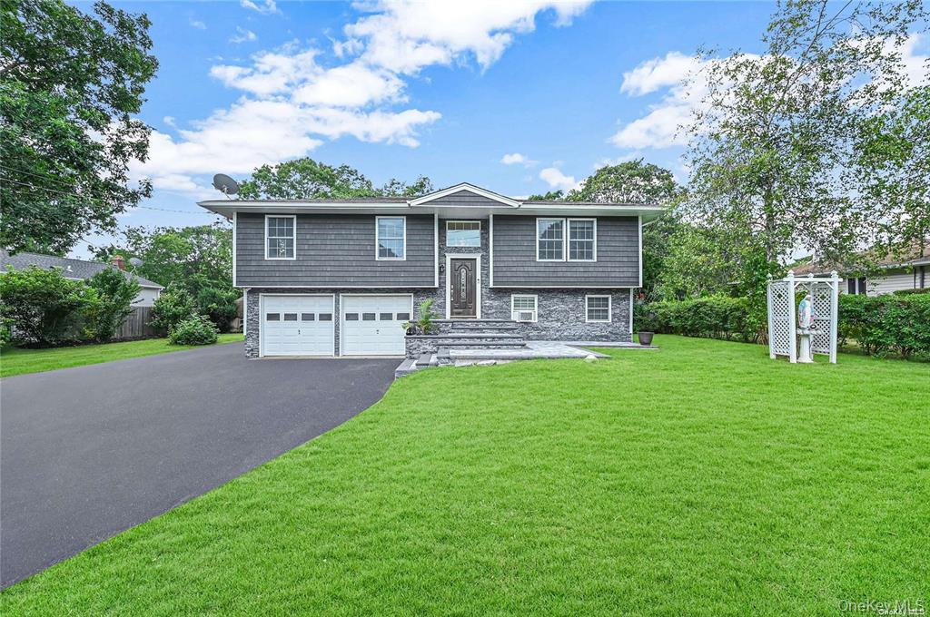 262 N Dunton Avenue, East Patchogue, NY 11772