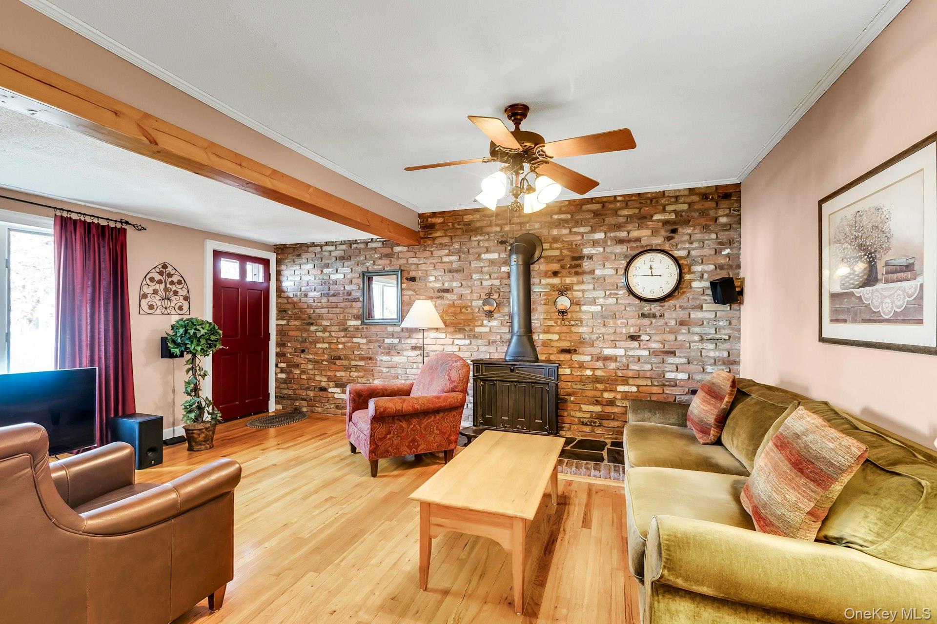 36 Roslyn Street, Islip Terrace, NY 11752