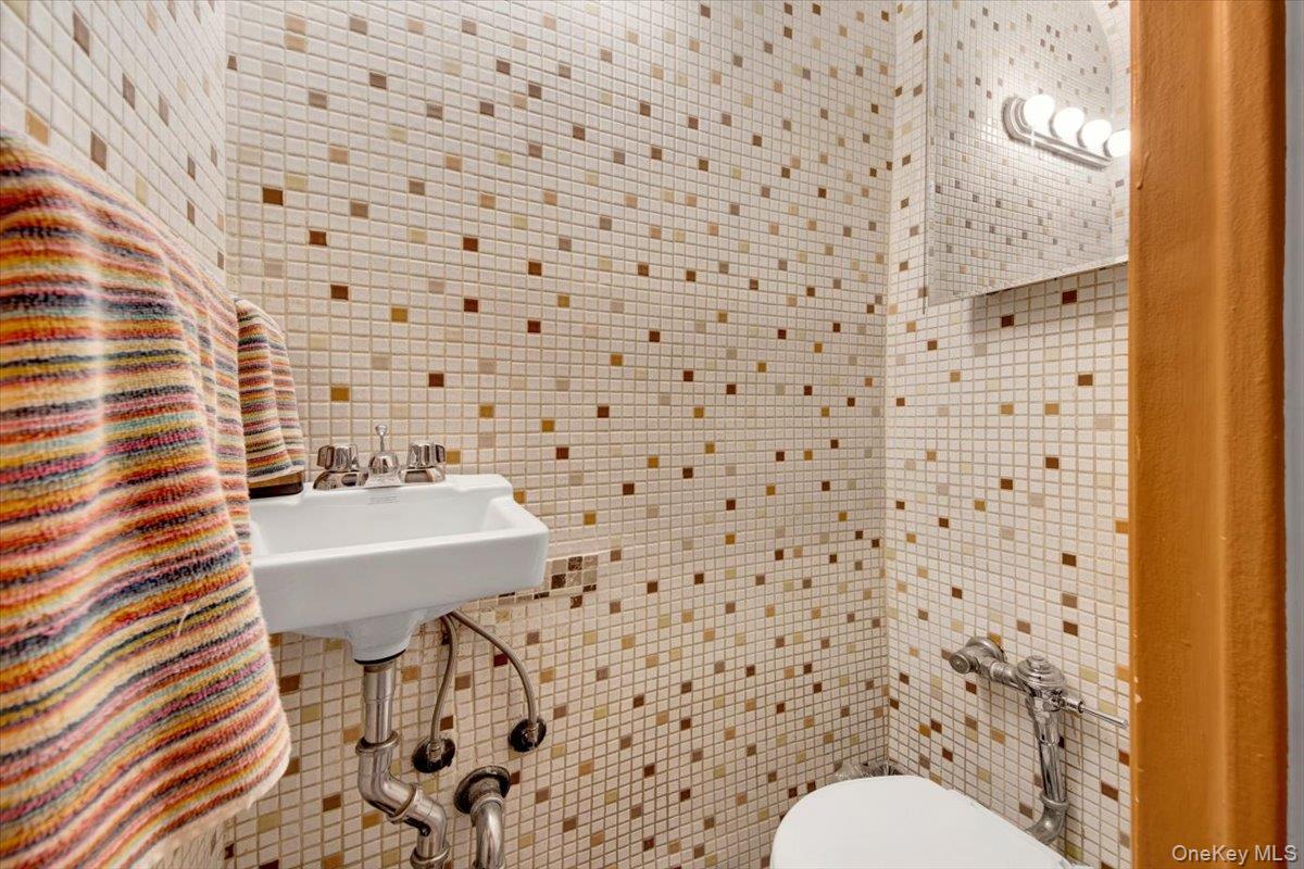 3302 Colden Avenue, Bronx, NY 10469