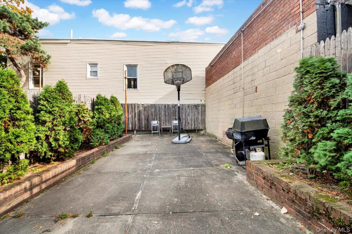 3302 Colden Avenue, Bronx, NY 10469