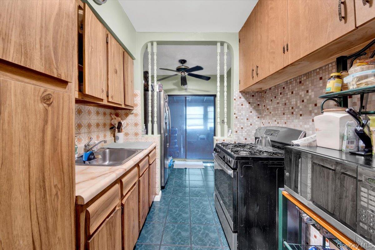 3302 Colden Avenue, Bronx, NY 10469