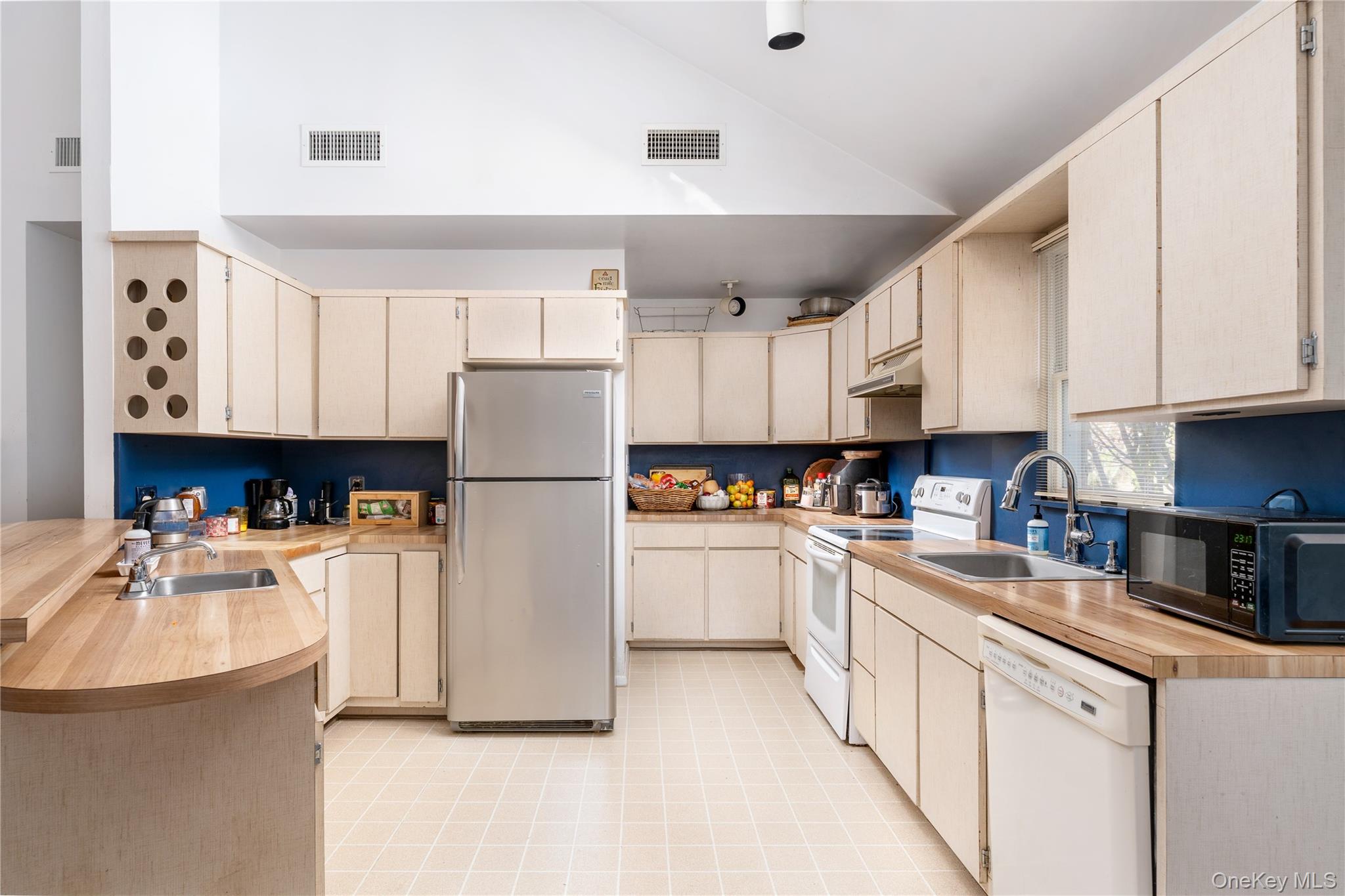 19 Florence Road, Hampton Bays, NY 11946