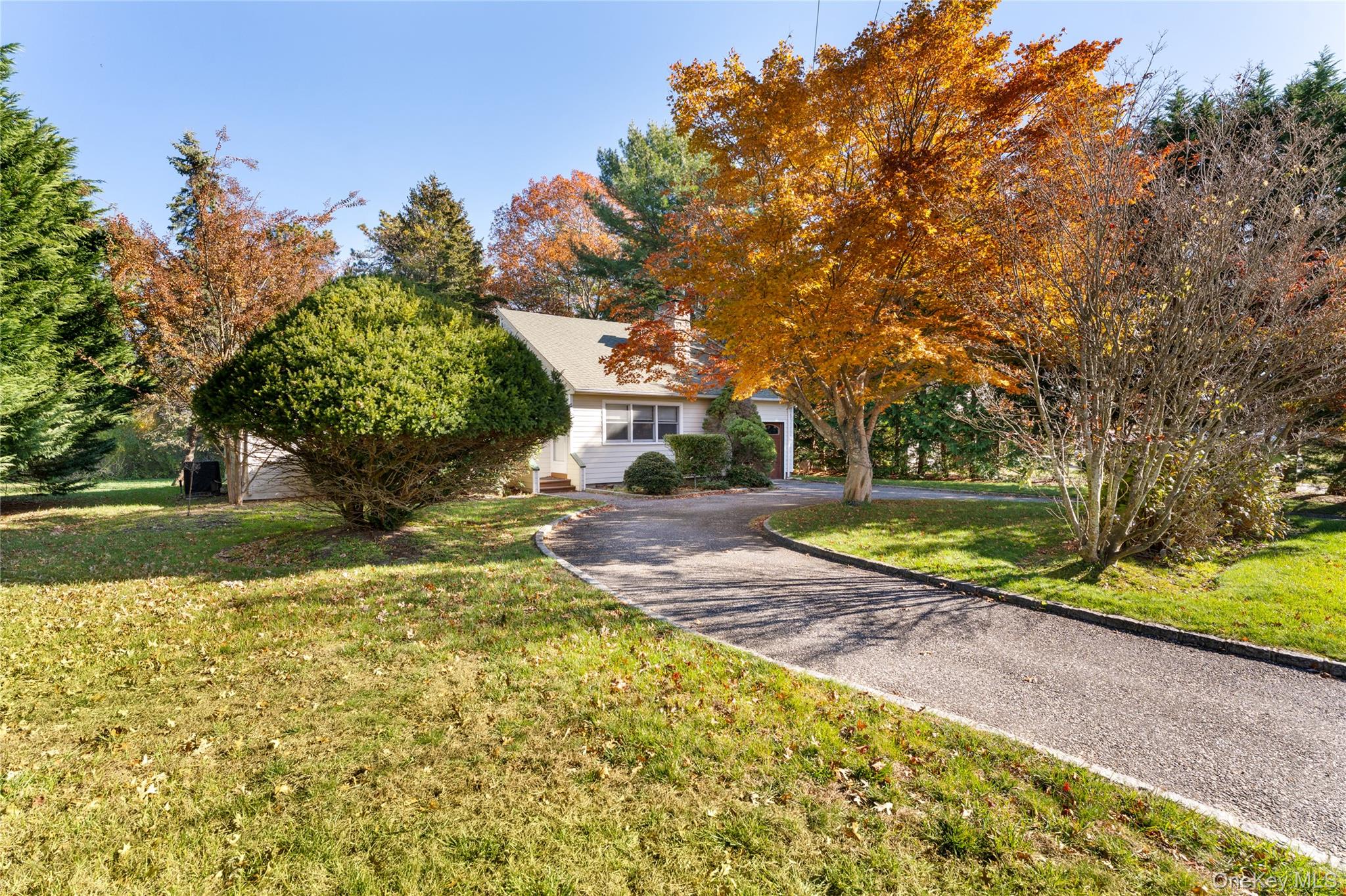 19 Florence Road, Hampton Bays, NY 11946