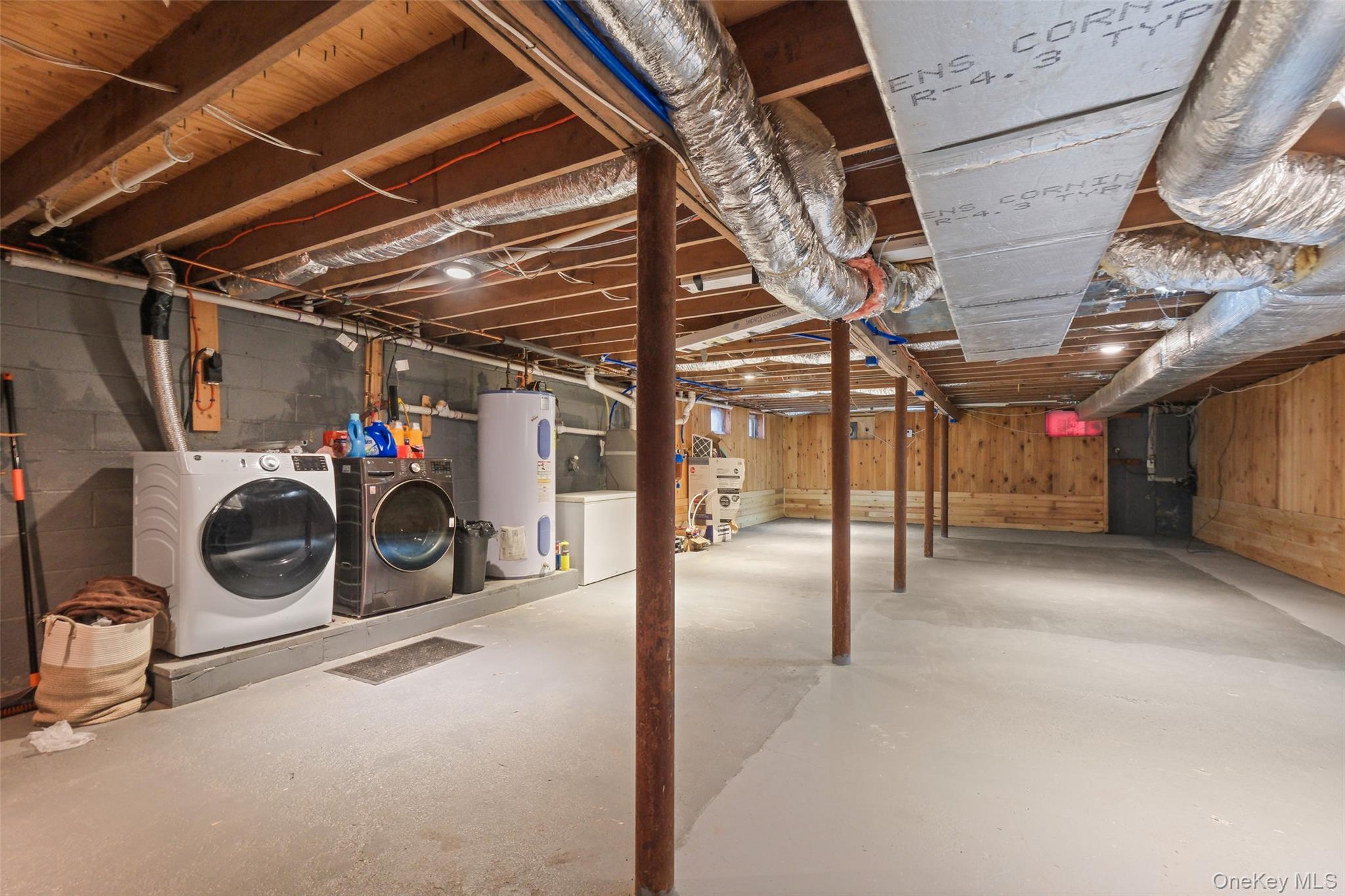 445 N Quaker Lane, Hyde Park, NY 12538