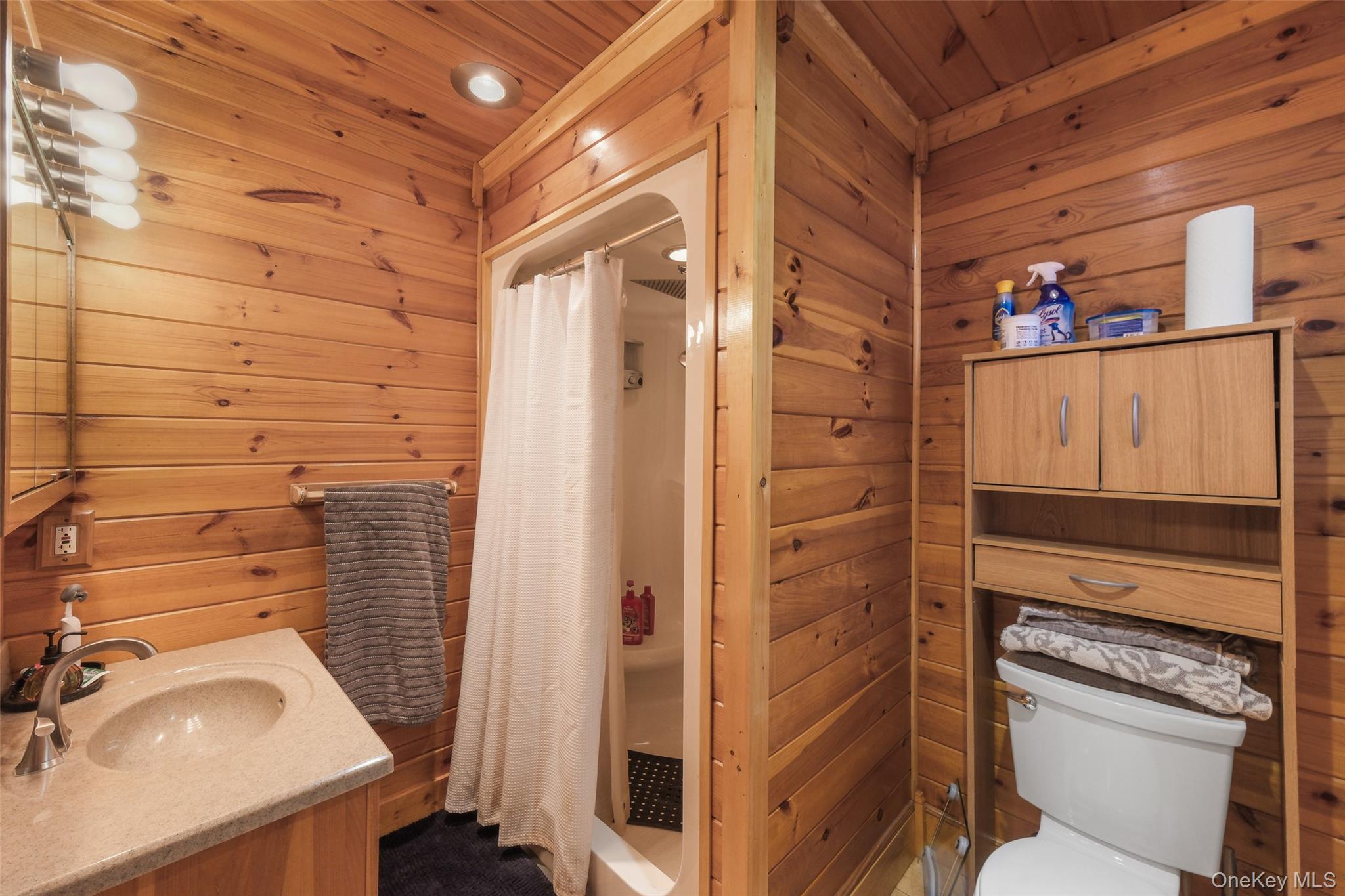 445 N Quaker Lane, Hyde Park, NY 12538