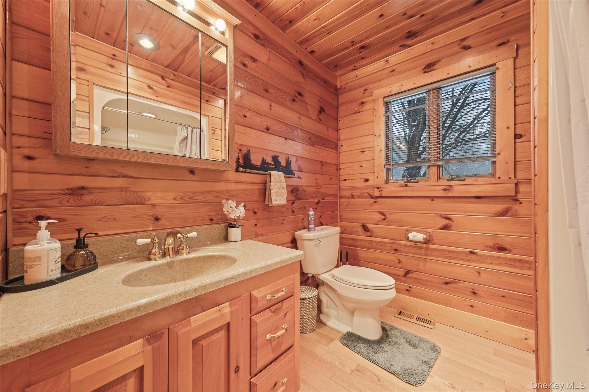 445 N Quaker Lane, Hyde Park, NY 12538