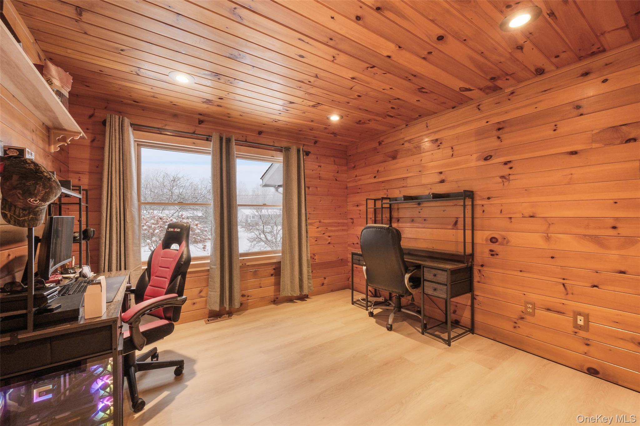 445 N Quaker Lane, Hyde Park, NY 12538