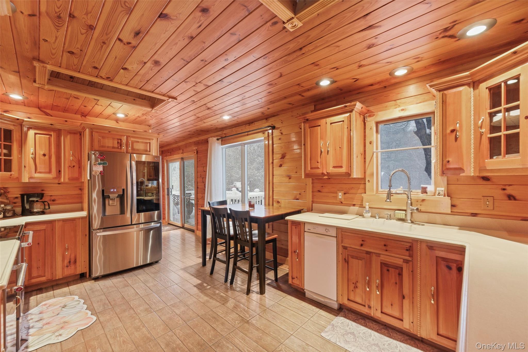 445 N Quaker Lane, Hyde Park, NY 12538