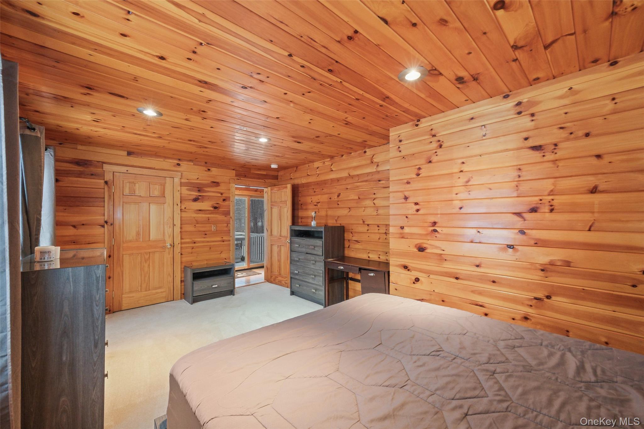 445 N Quaker Lane, Hyde Park, NY 12538