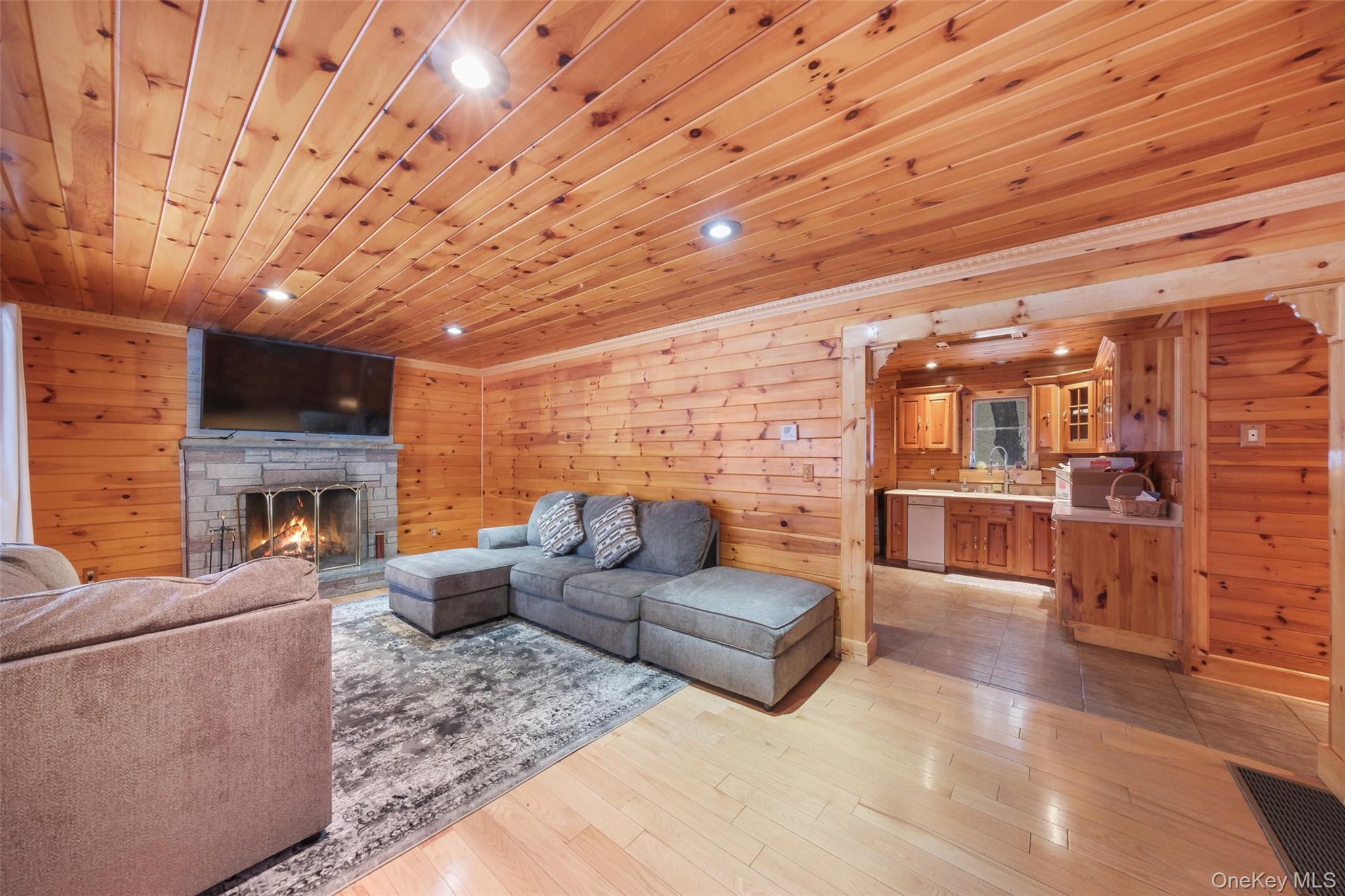 445 N Quaker Lane, Hyde Park, NY 12538