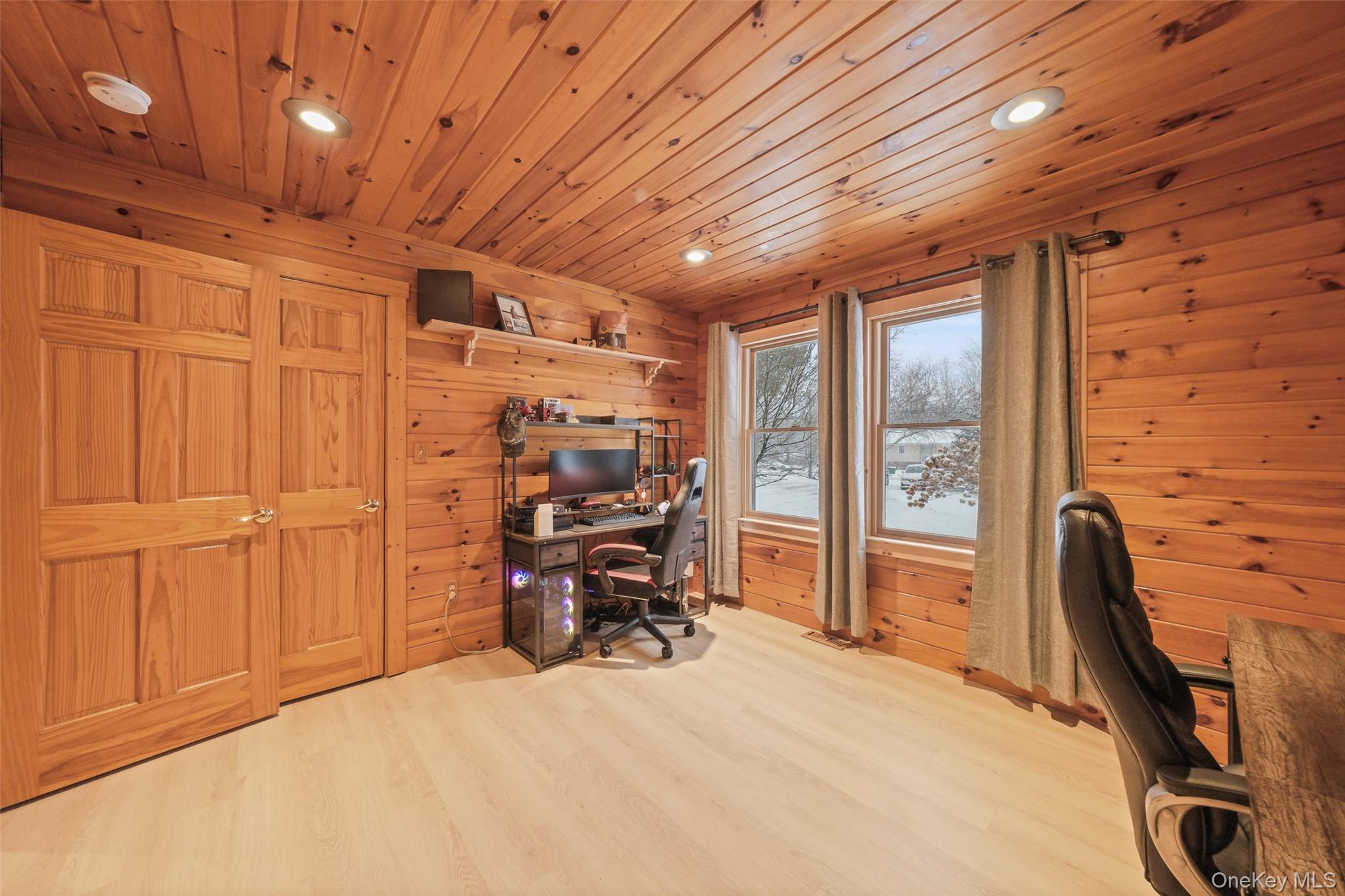 445 N Quaker Lane, Hyde Park, NY 12538