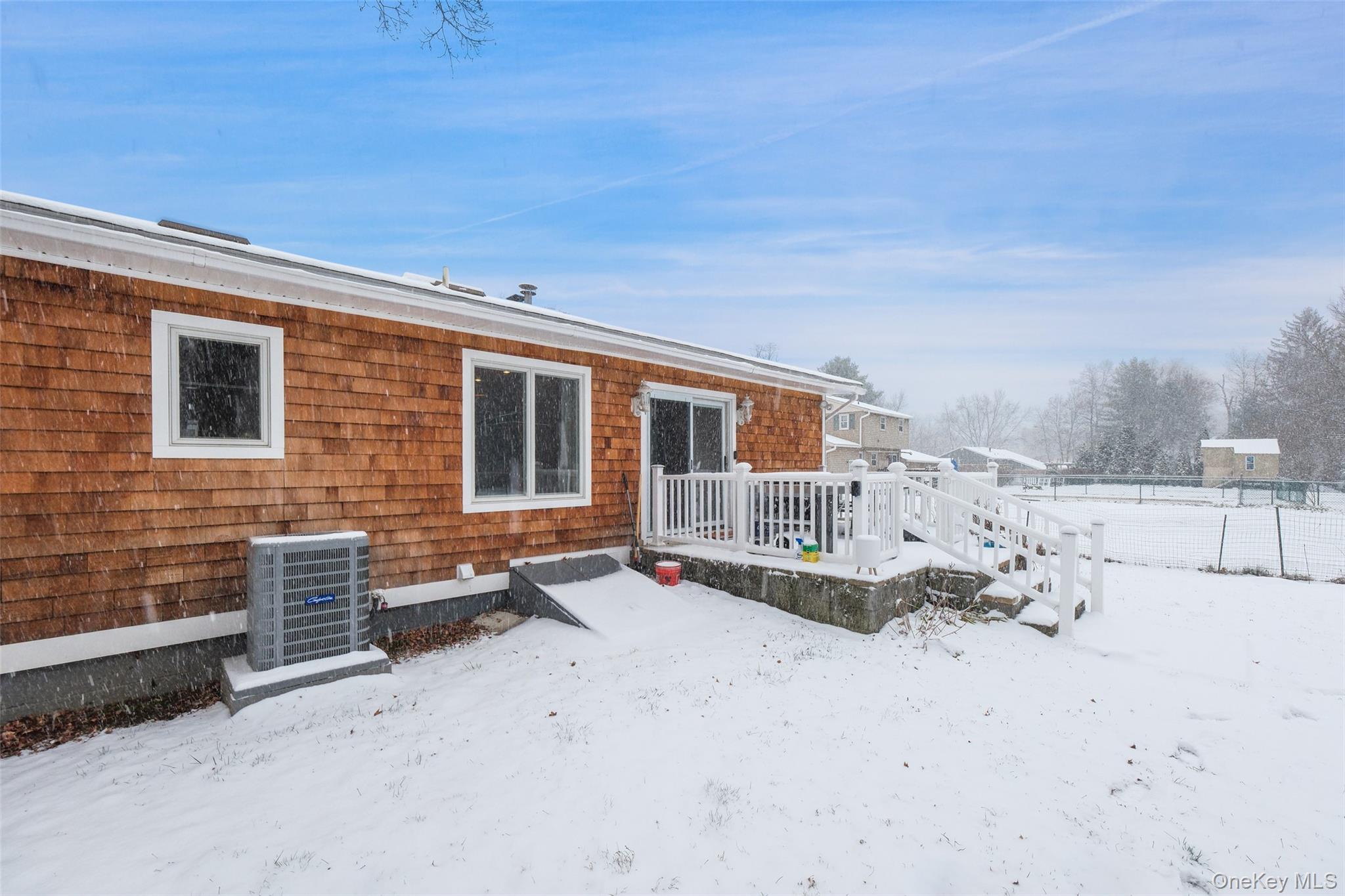 445 N Quaker Lane, Hyde Park, NY 12538