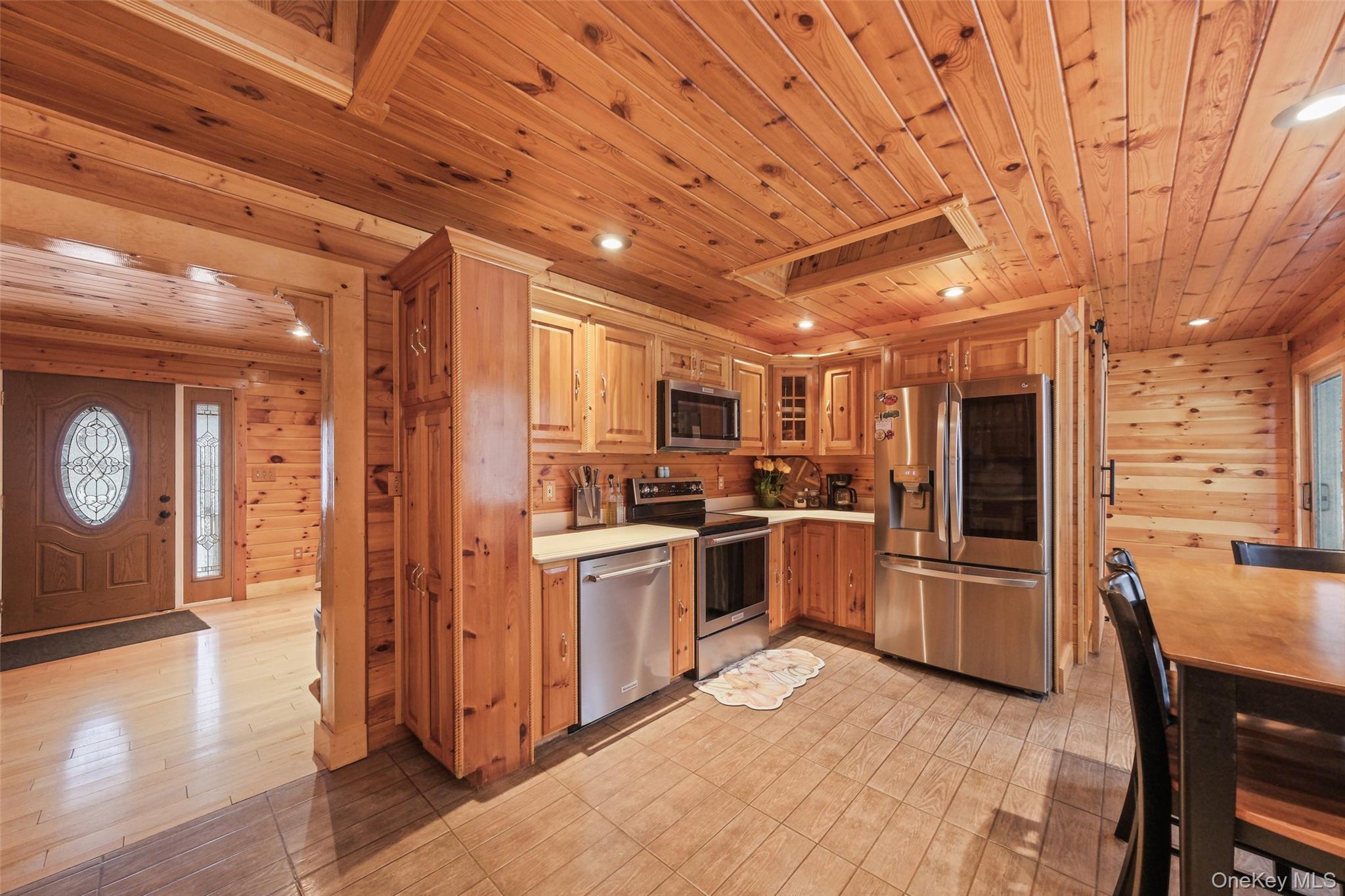 445 N Quaker Lane, Hyde Park, NY 12538