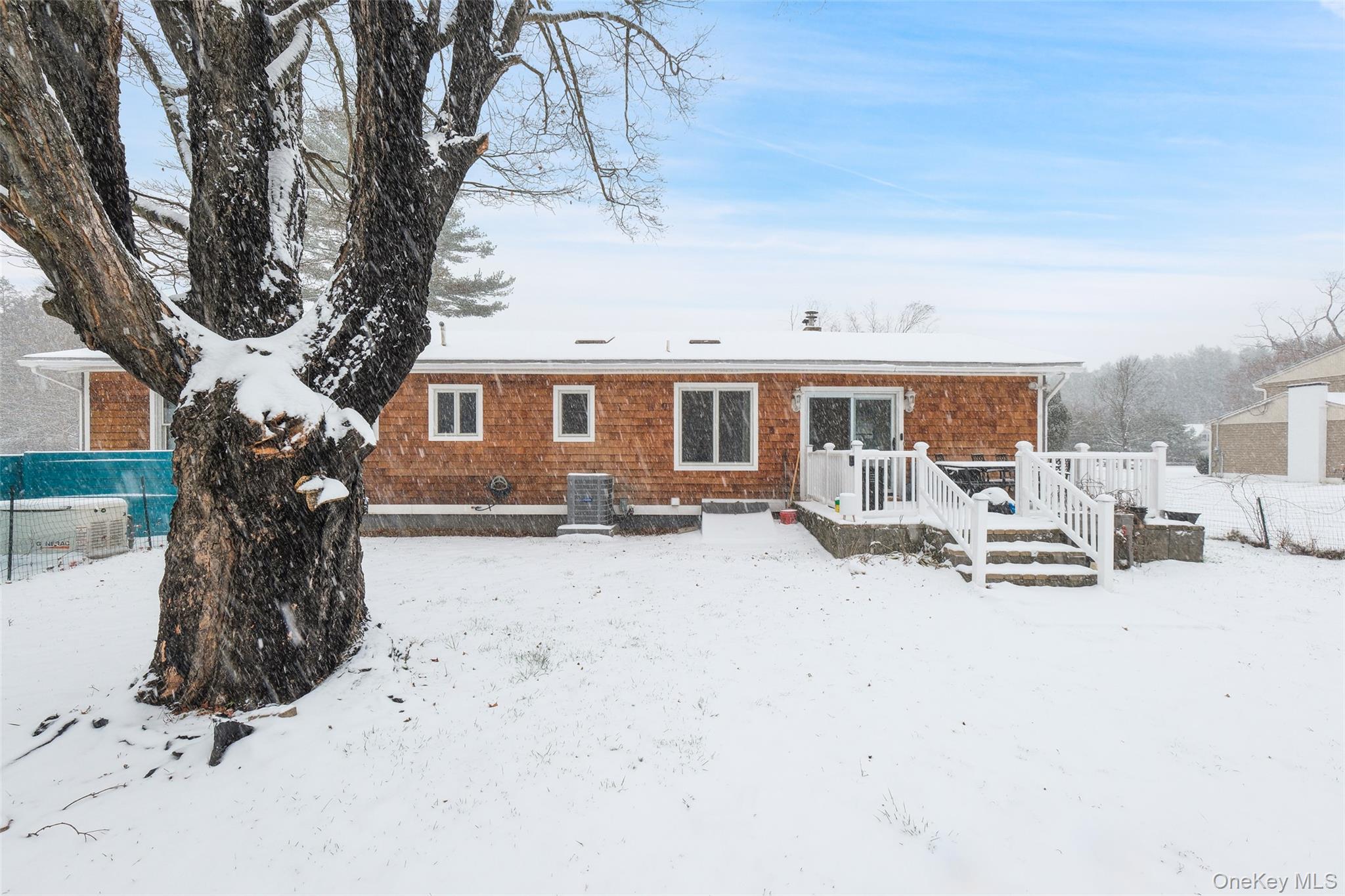 445 N Quaker Lane, Hyde Park, NY 12538