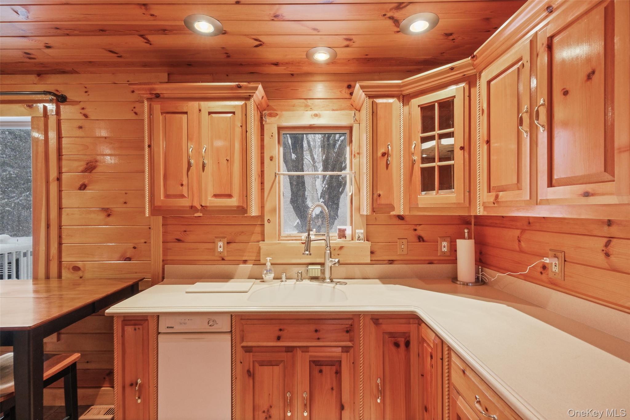 445 N Quaker Lane, Hyde Park, NY 12538