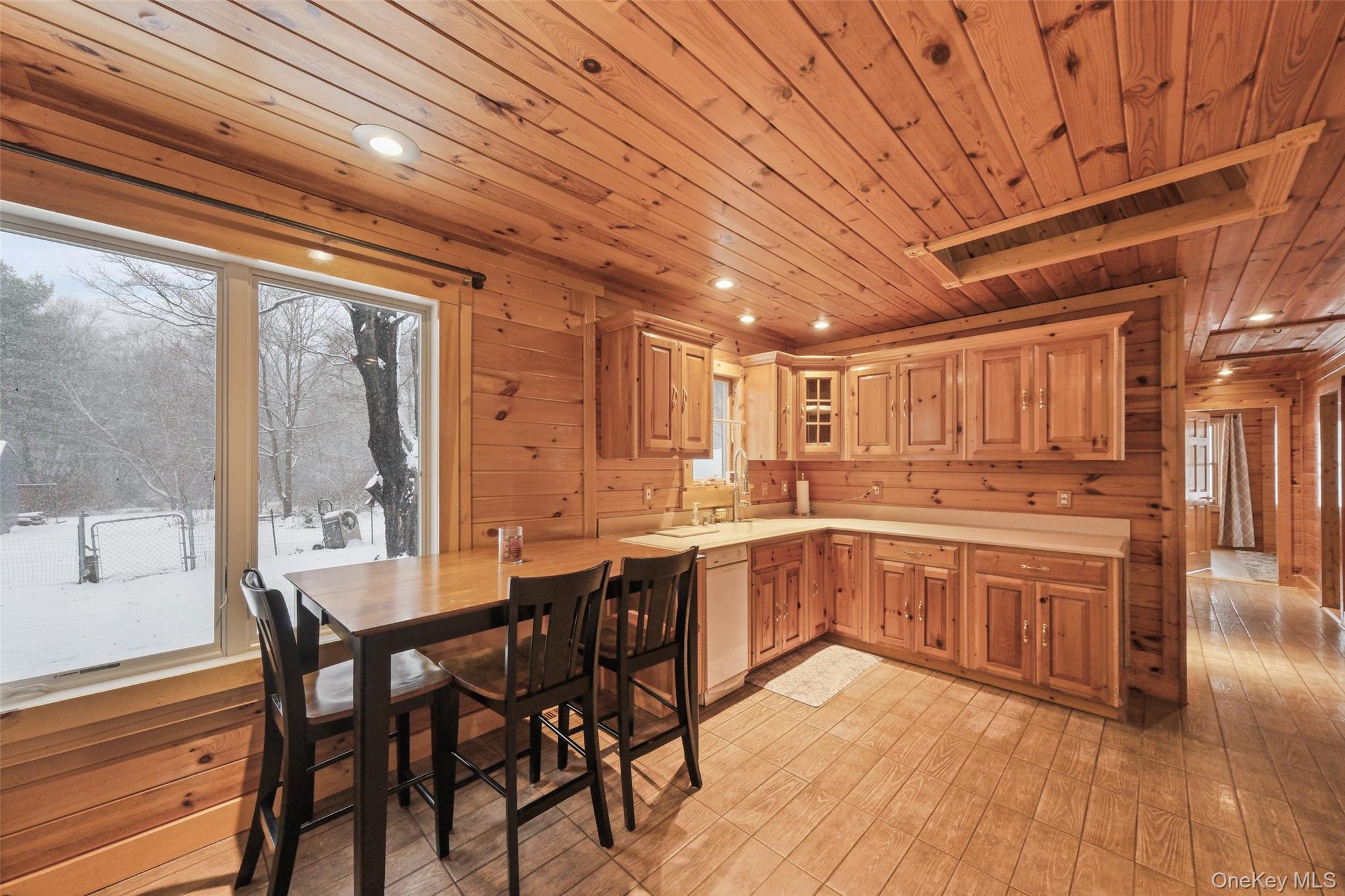 445 N Quaker Lane, Hyde Park, NY 12538