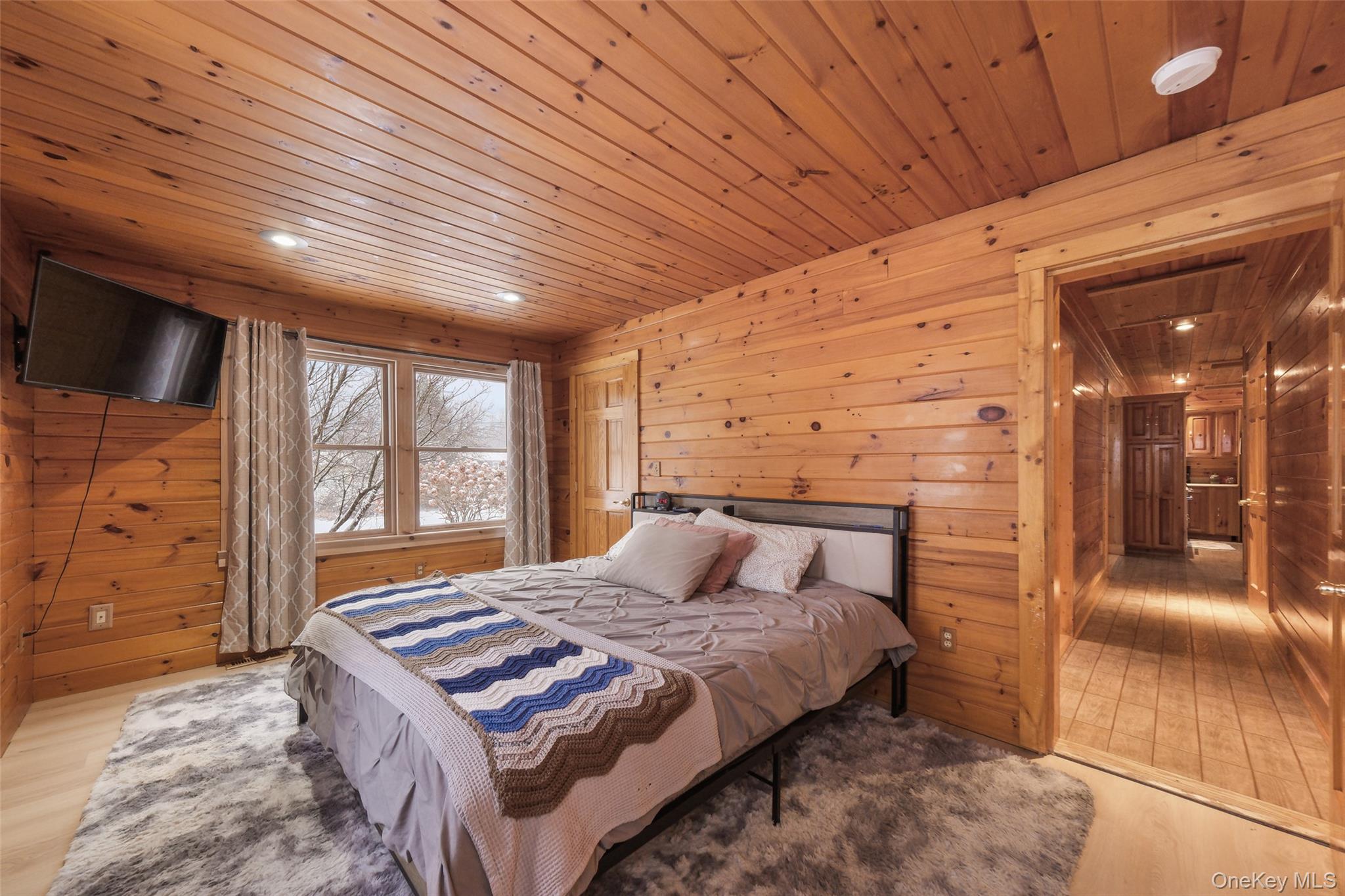 445 N Quaker Lane, Hyde Park, NY 12538