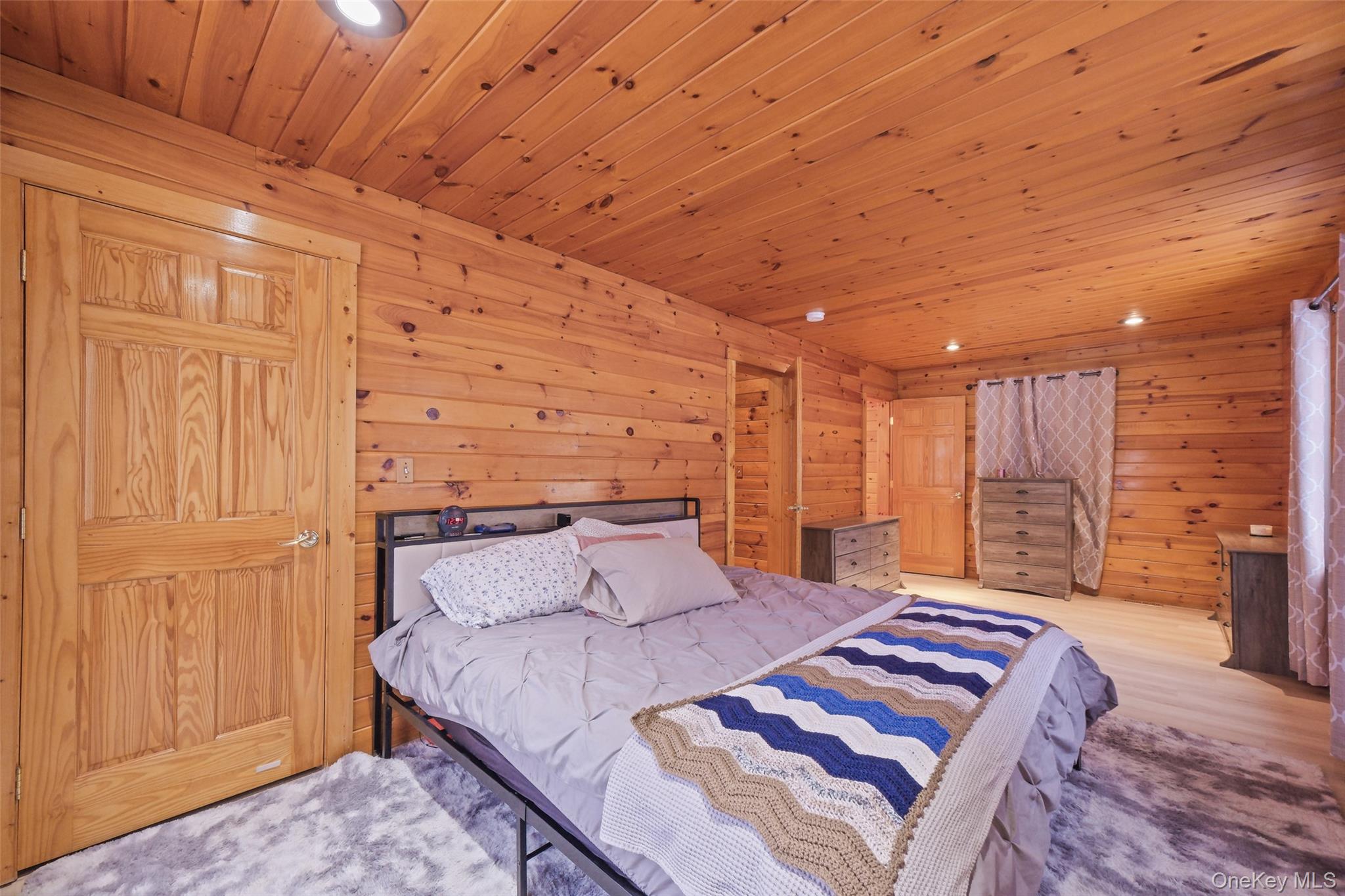 445 N Quaker Lane, Hyde Park, NY 12538